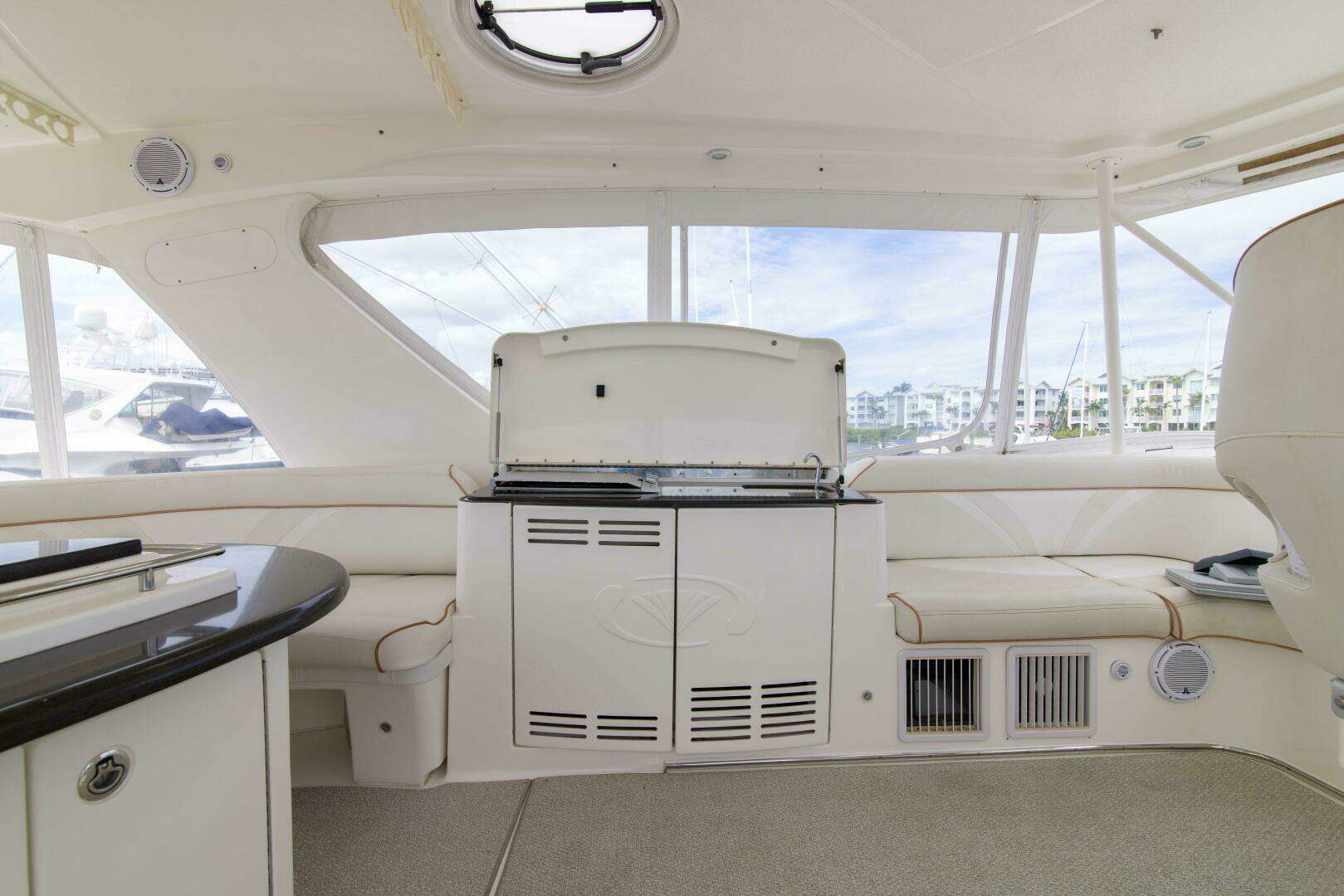 2009 Silverton 52 Ovation - Image 18