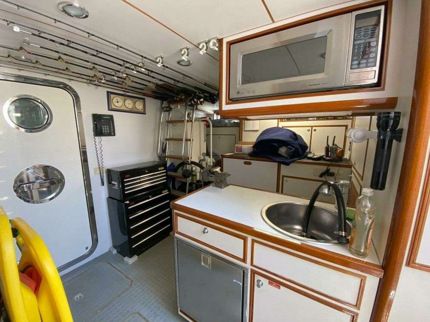 2005 Offshore Yachts — - Image 30