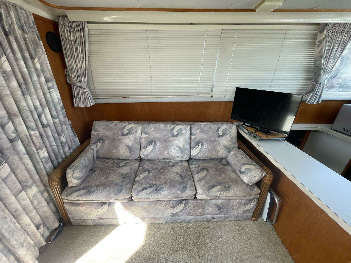 1989 Silverton 37 Convertible - Image 23