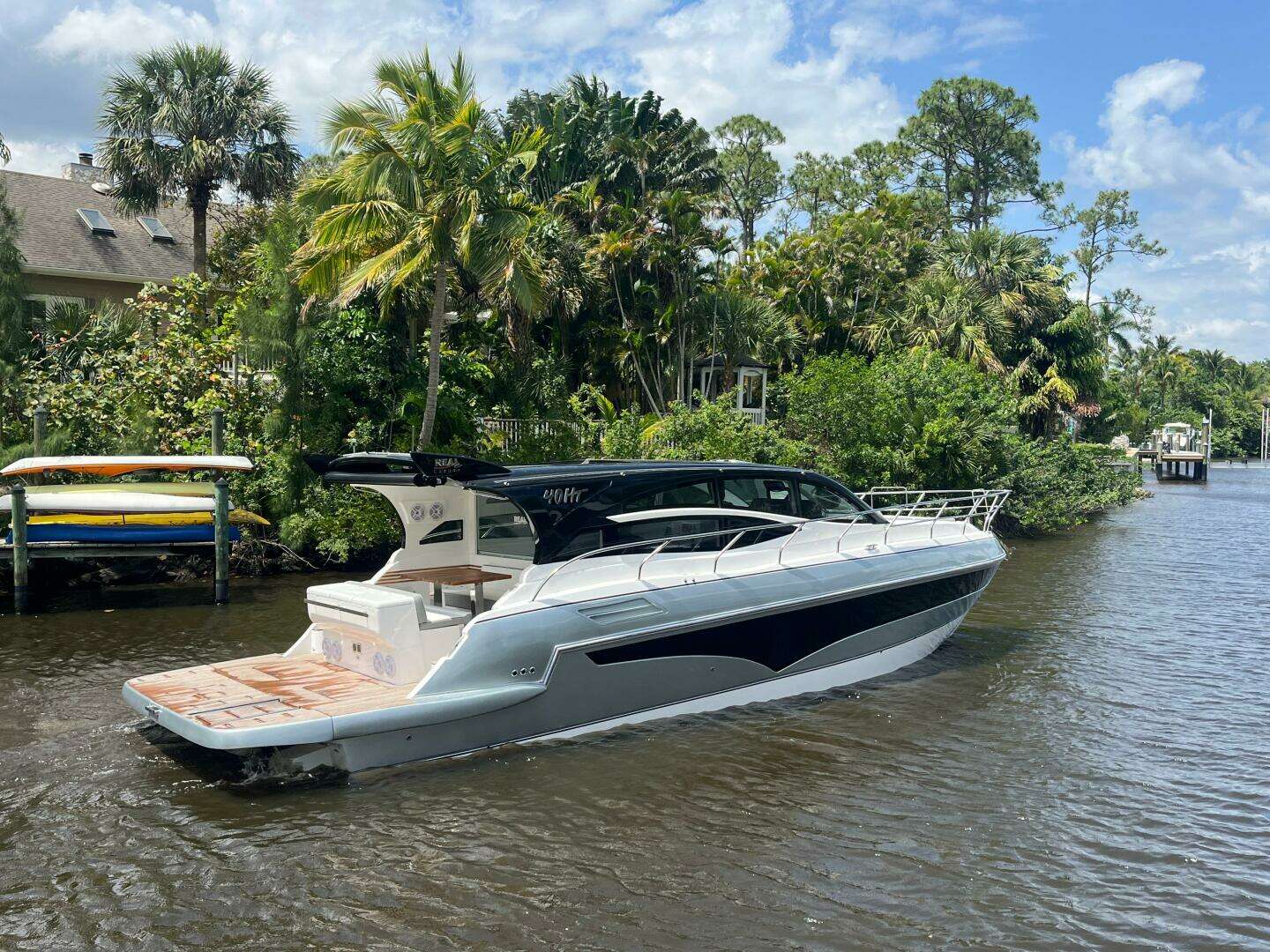 2025 Real 40 HT Luxury - Image 3