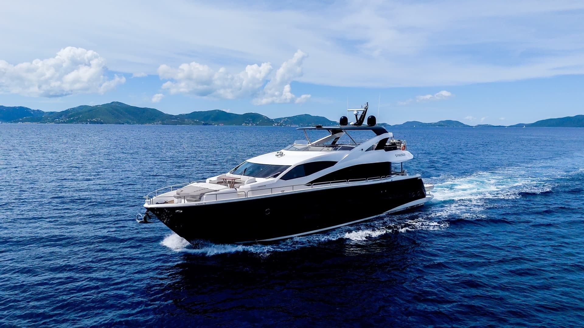 2017 Sunseeker 86 Yacht - Image 3