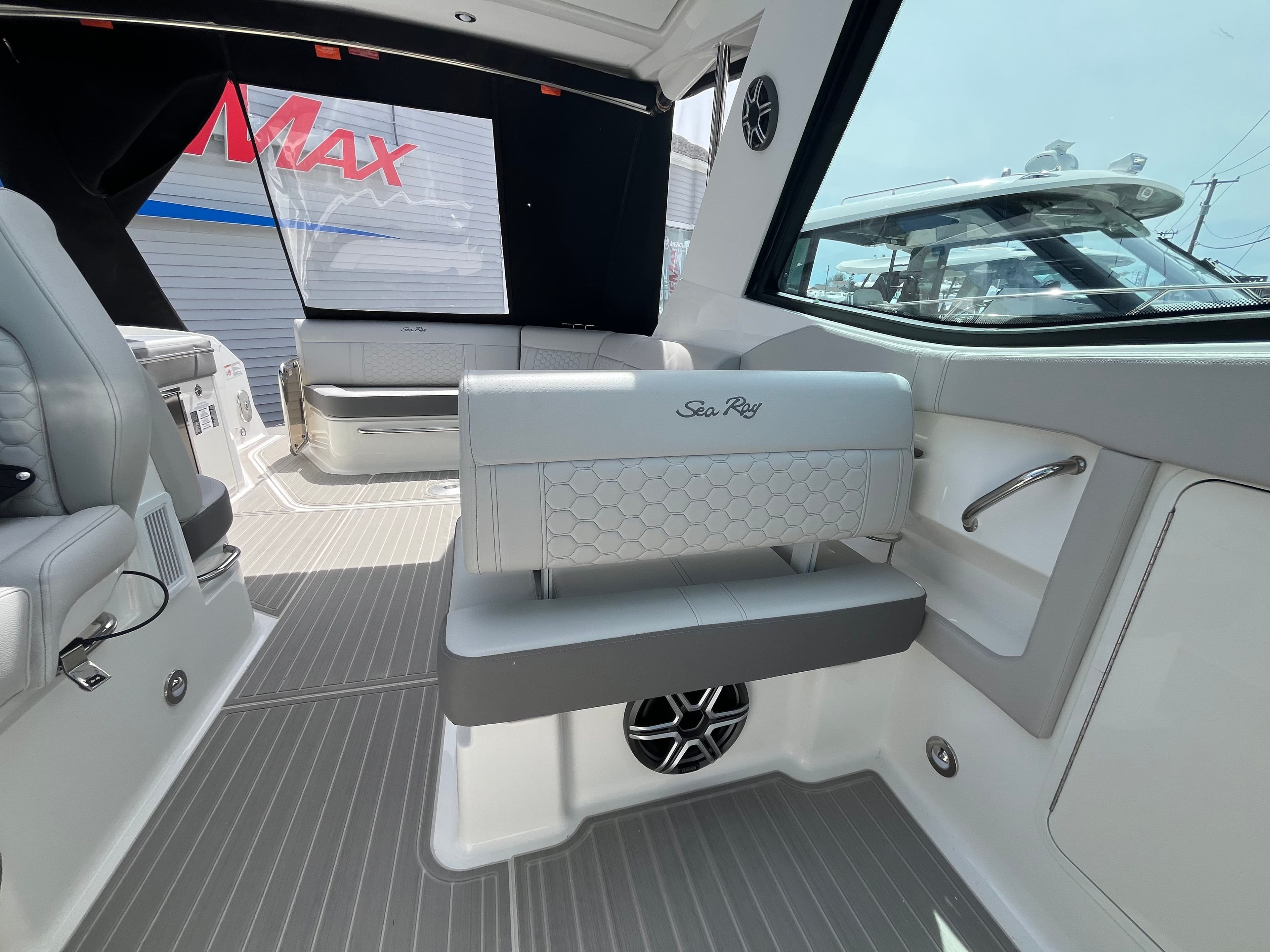 2026 Sea Ray Sundancer 320 Outboard - 14