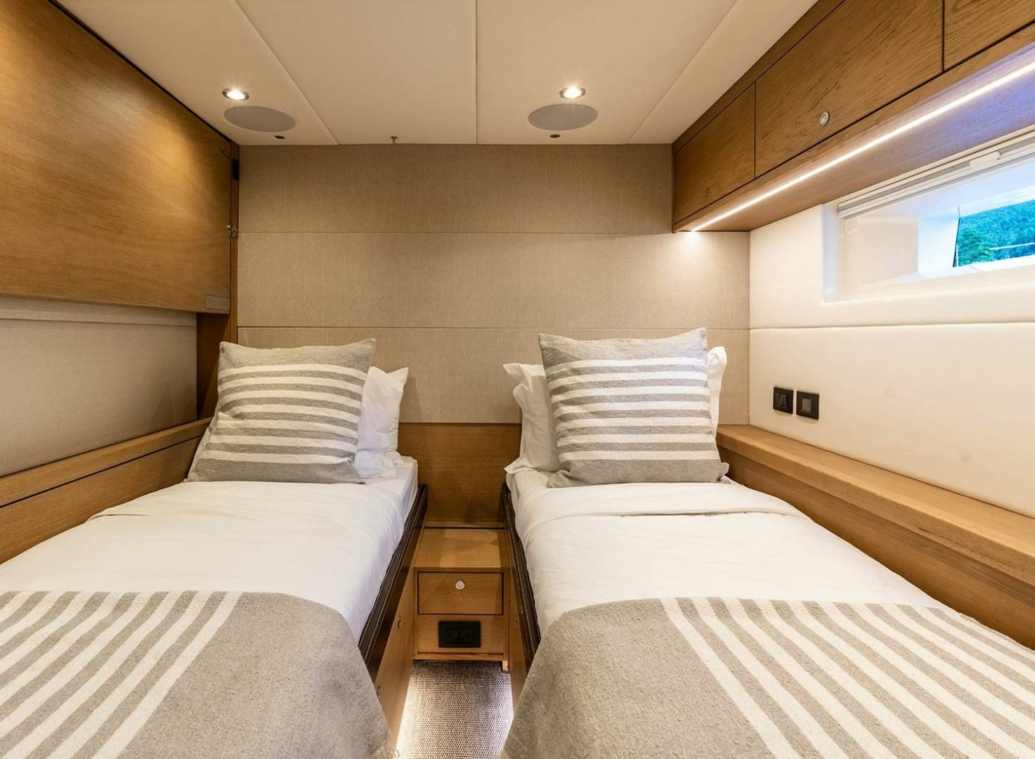 2014 Oyster Yachts Oyster 825 - Image 45