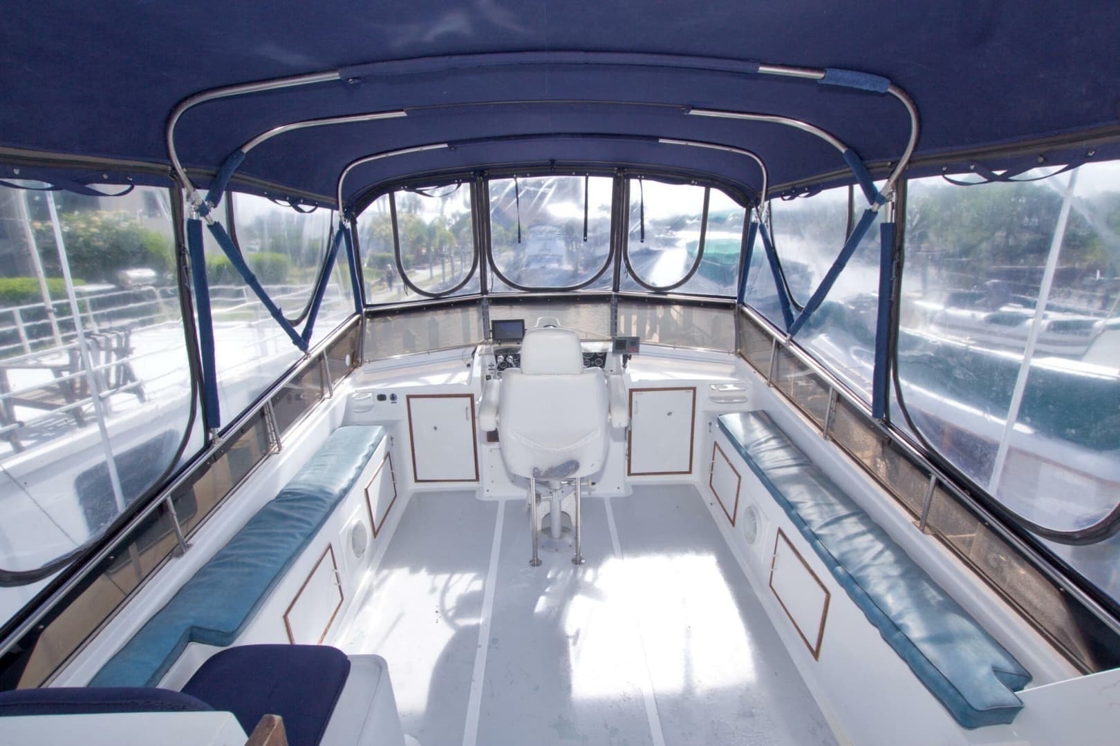 1984 Present Yachts 42 Sundeck - Image 16