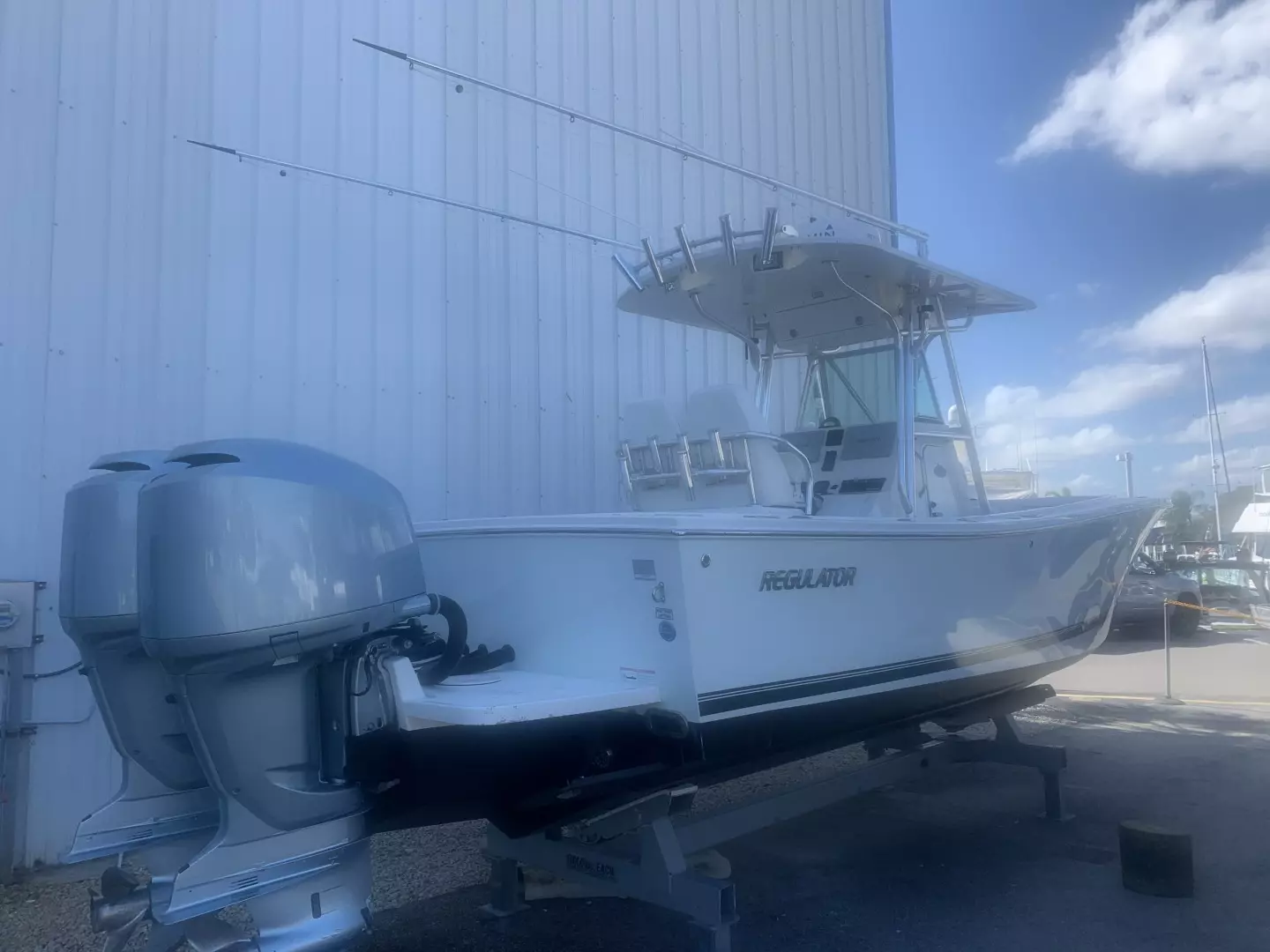 2010 Regulator 26 Forwarding Seating - Image 22
