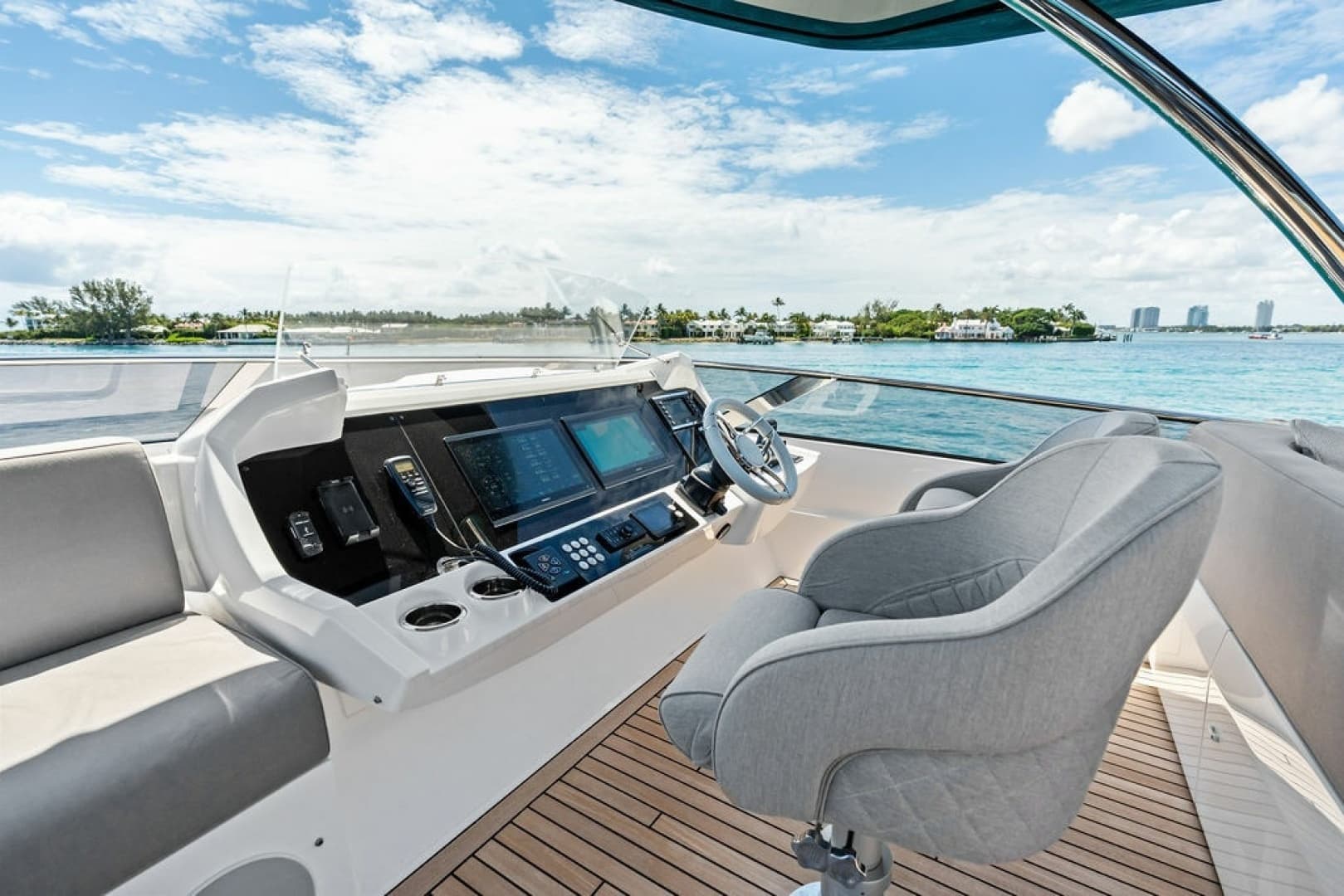 2026 Sunseeker 88 Yacht - Image 30