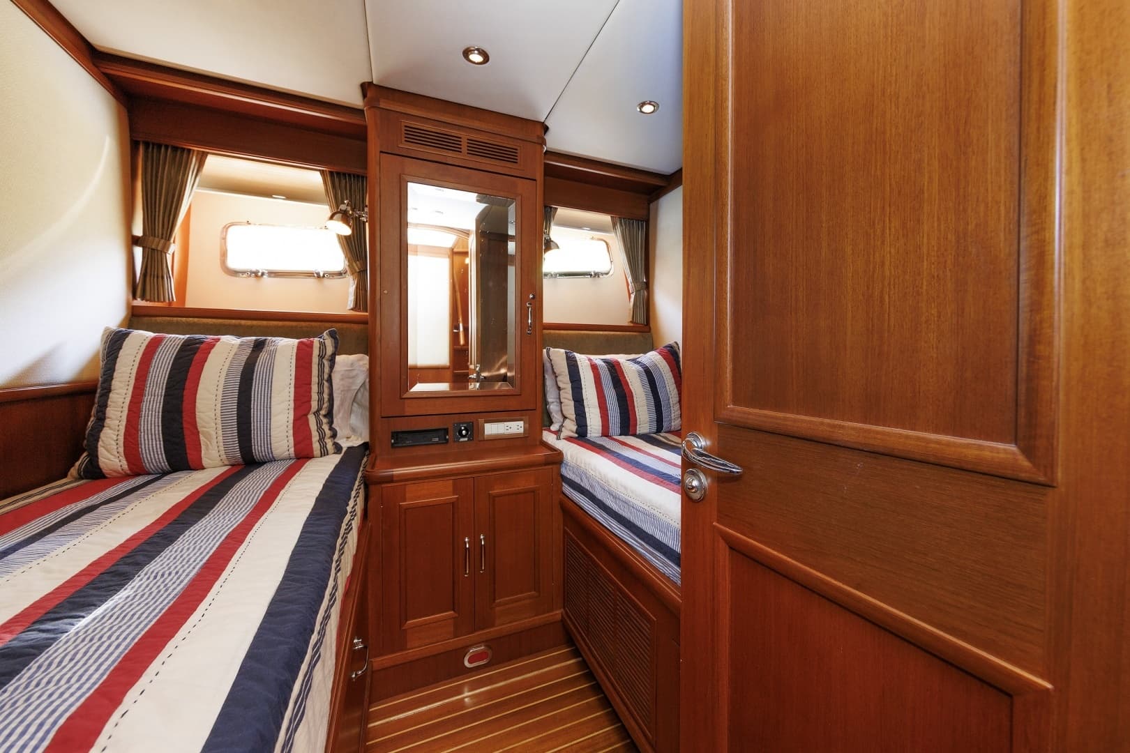 2007 Grand Banks — - Image 54