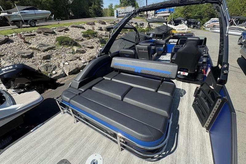 2026 Bennington 23 MSB pontoon boat with luxurious seating and modern design.