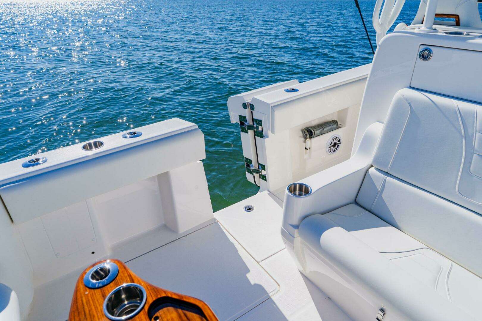 2025 SeaVee 370z - Image 44