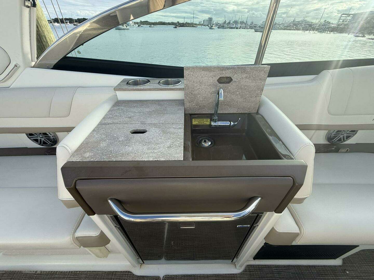 2016 Formula 330 Crossover Bowrider - Image 26