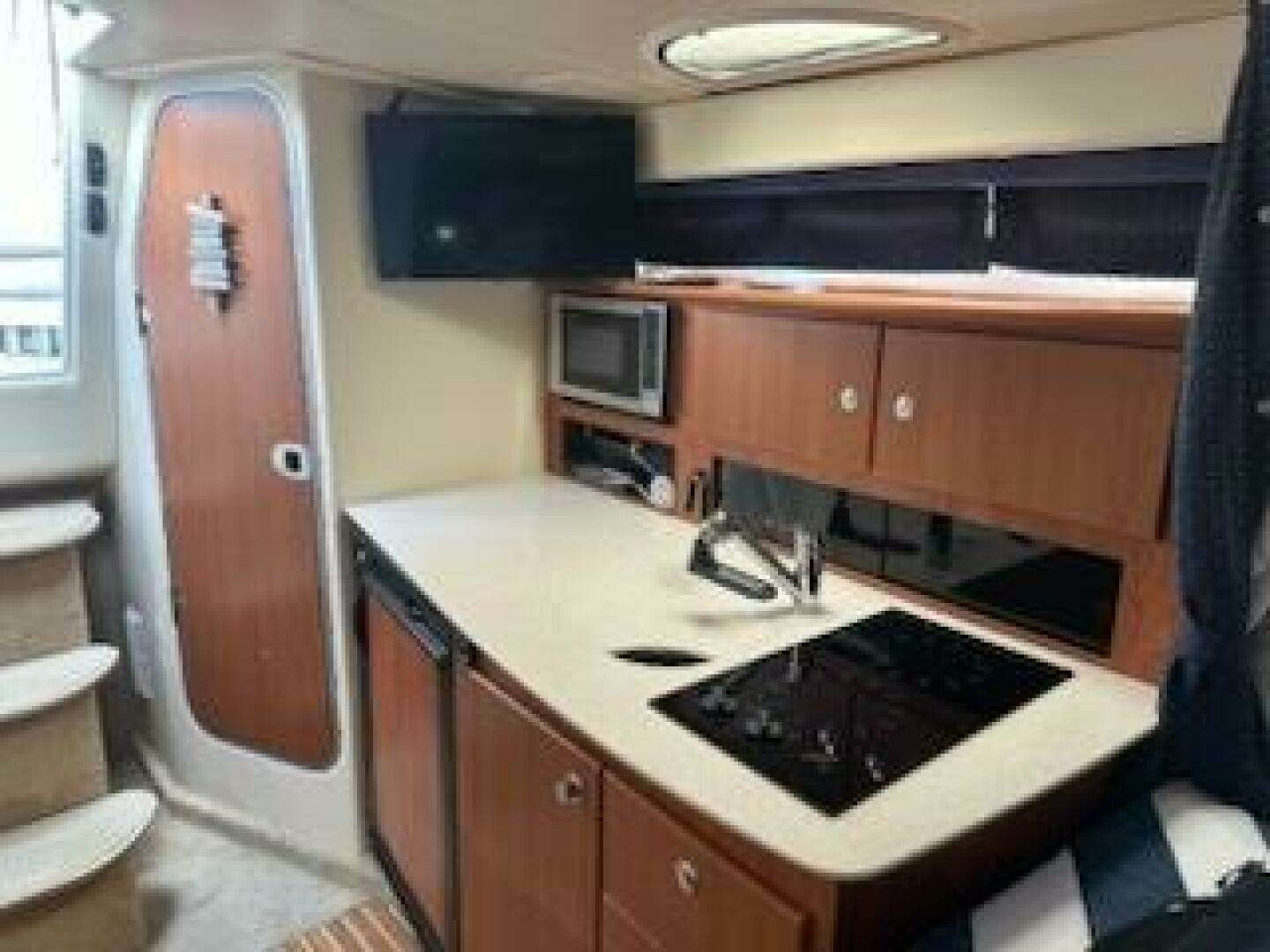 2008 Bayliner 320 - Image 8