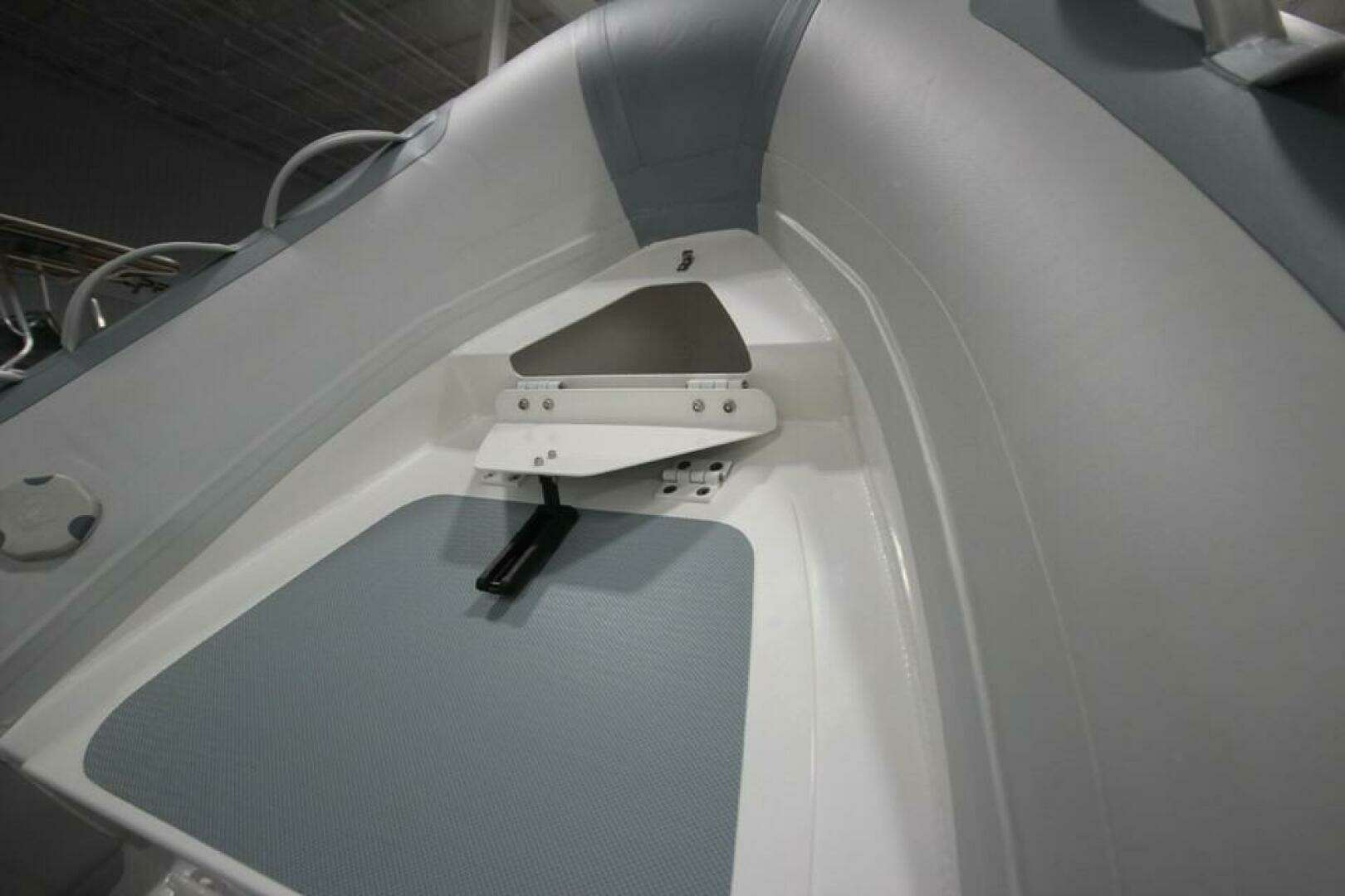 2023 Zodiac Cadet 300 RIB DL ALU PVC - Image 3