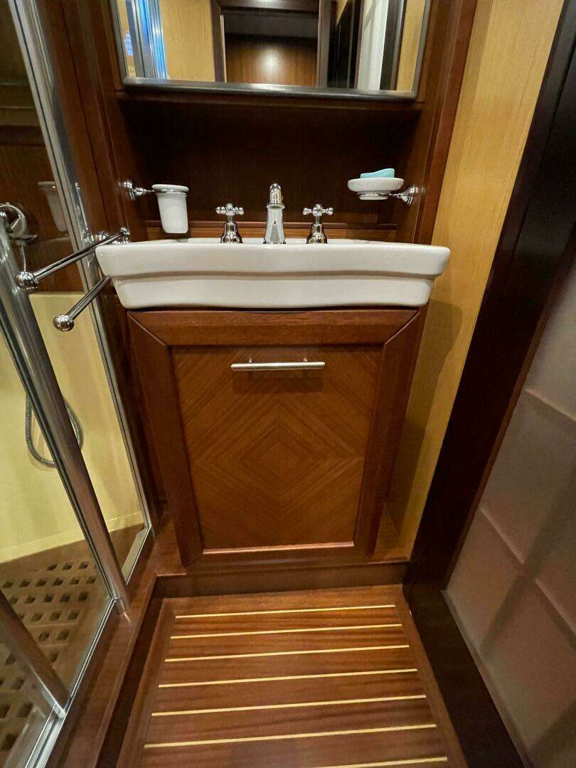 2006 Mochi Craft 74' Dolphin - Image 55