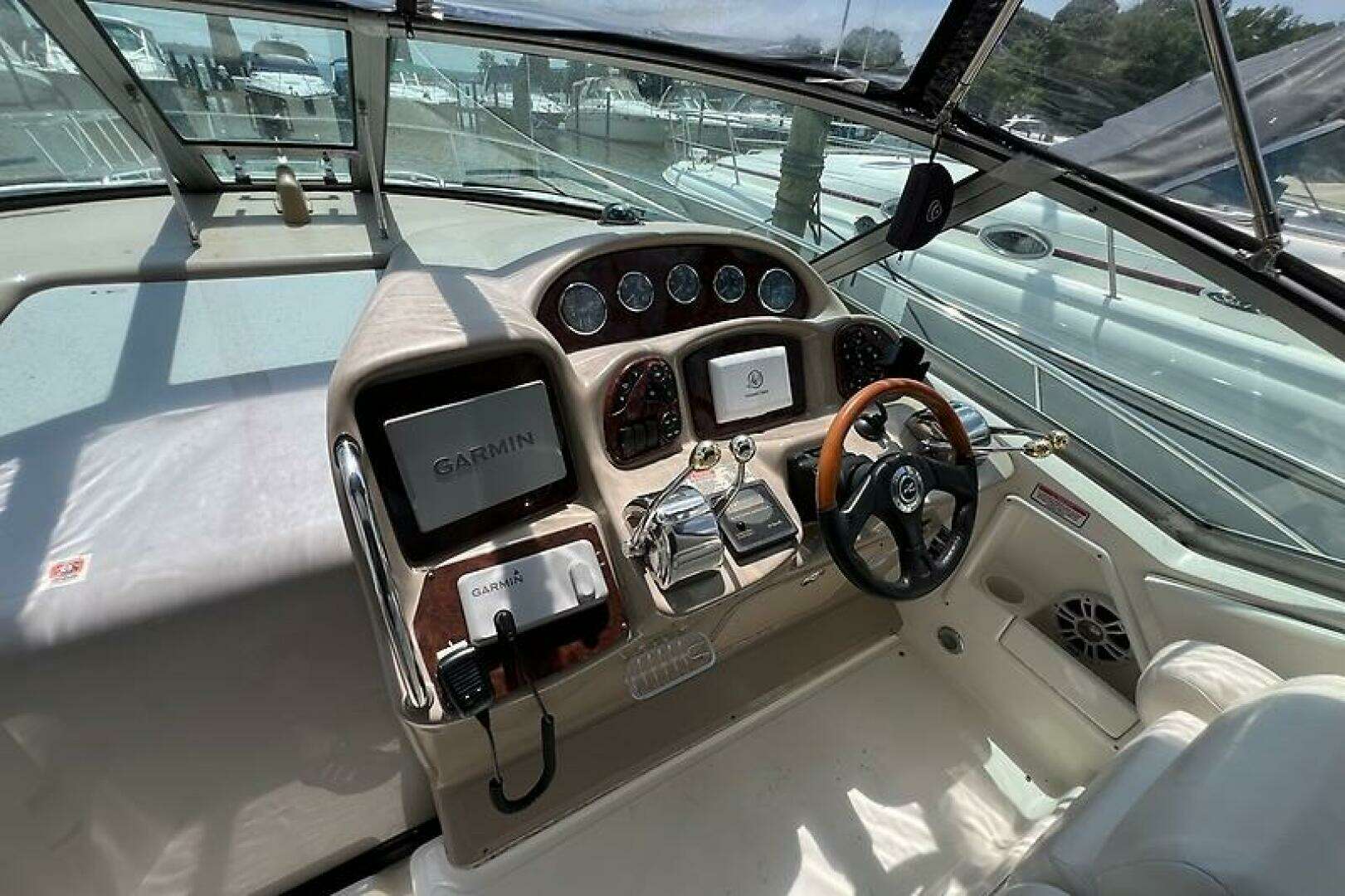 2004 Sea Ray 320 Sundancer - Image 10