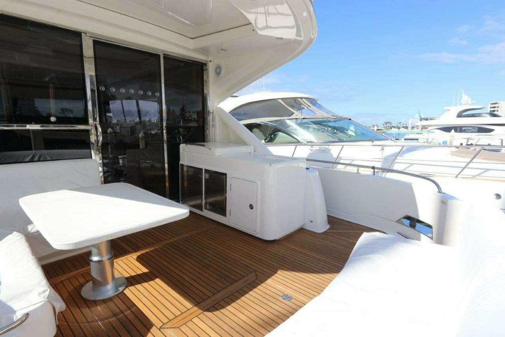 2020 Riviera 6000 Sport Yacht - Image 13