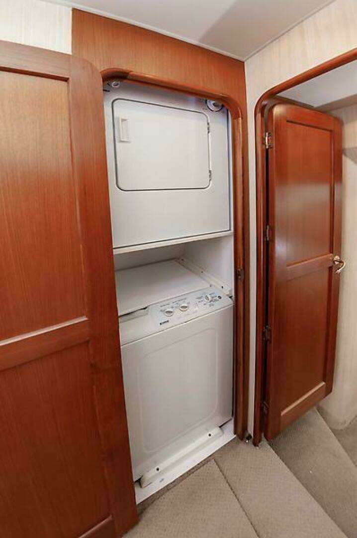 2003 Ocean 57 Convertible - Image 43