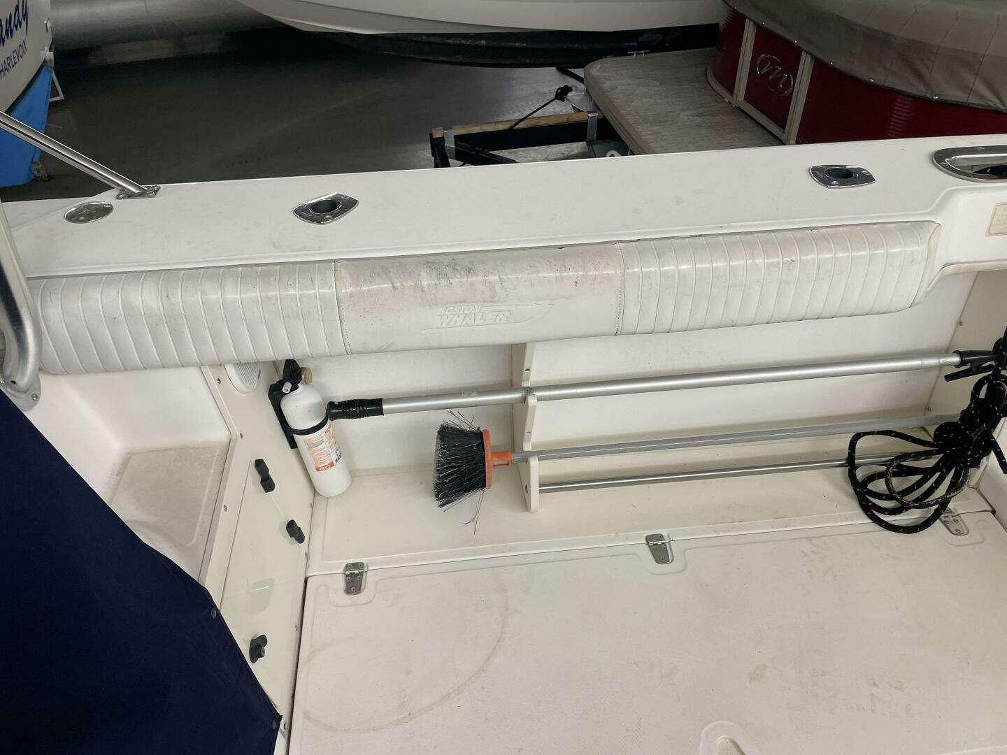 2000 Boston Whaler 280 Conquest - Image 16