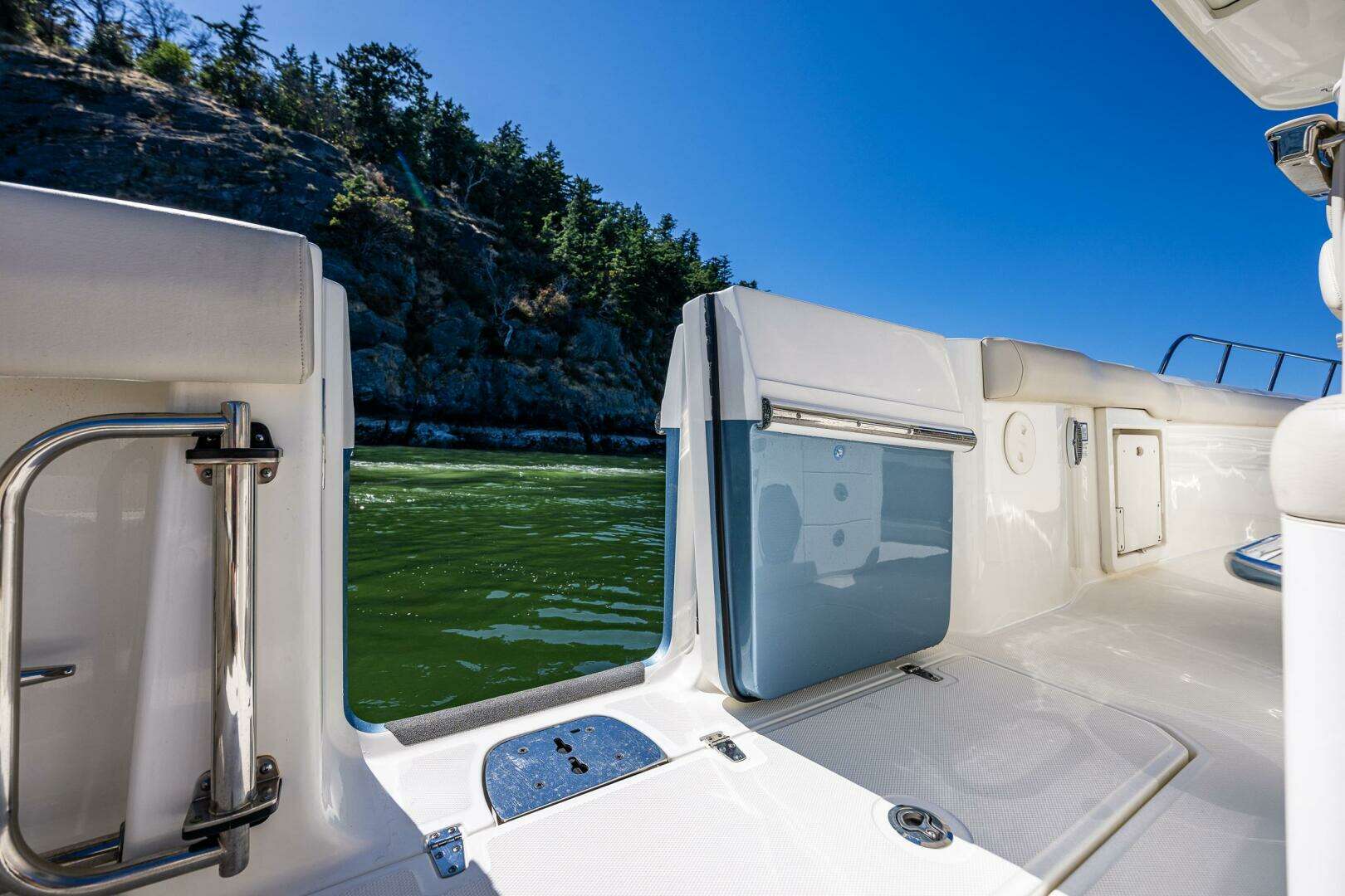 2017 Boston Whaler 330 Outrage - Image 25