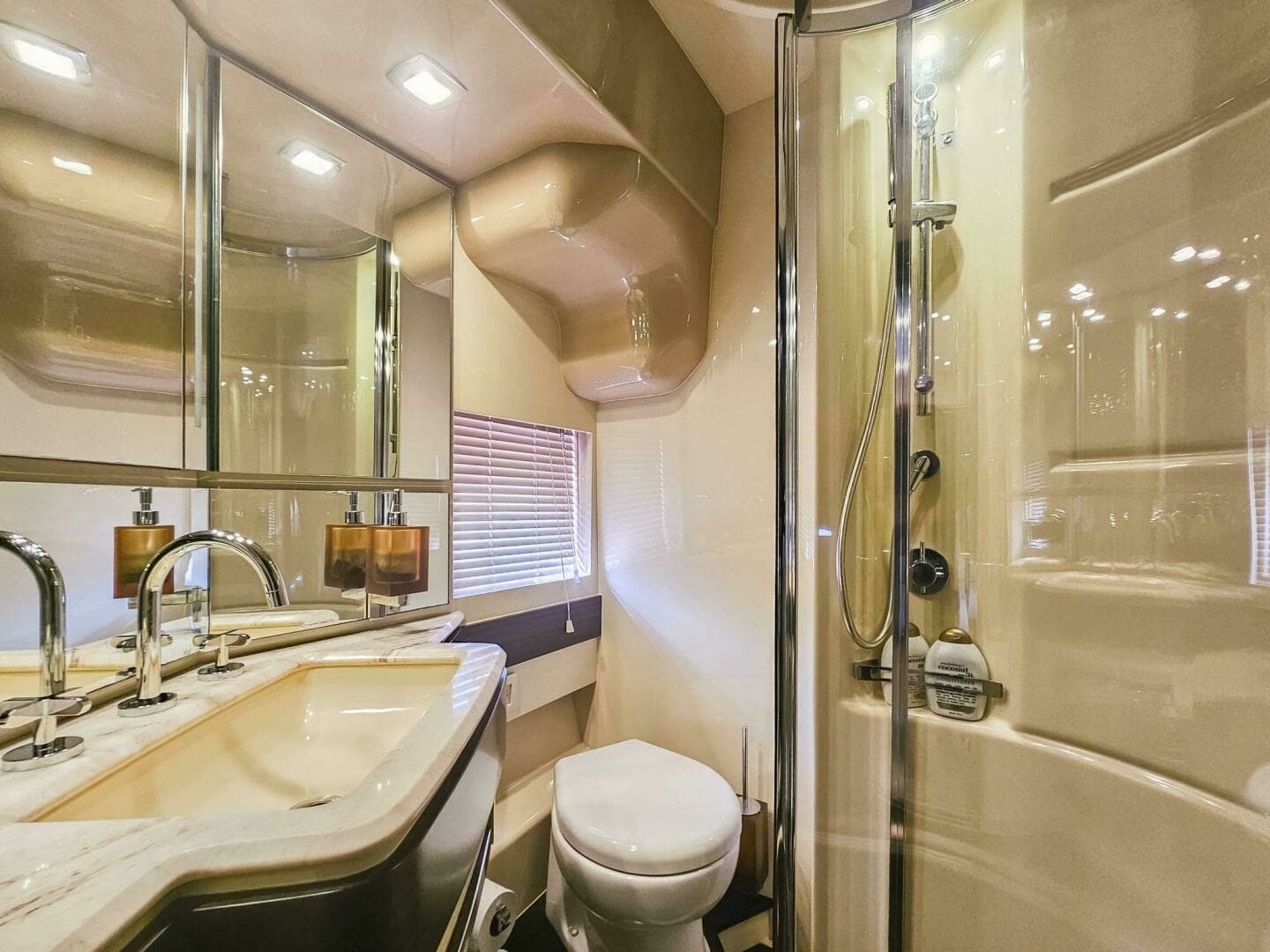 2013 Azimut 70 - Image 57