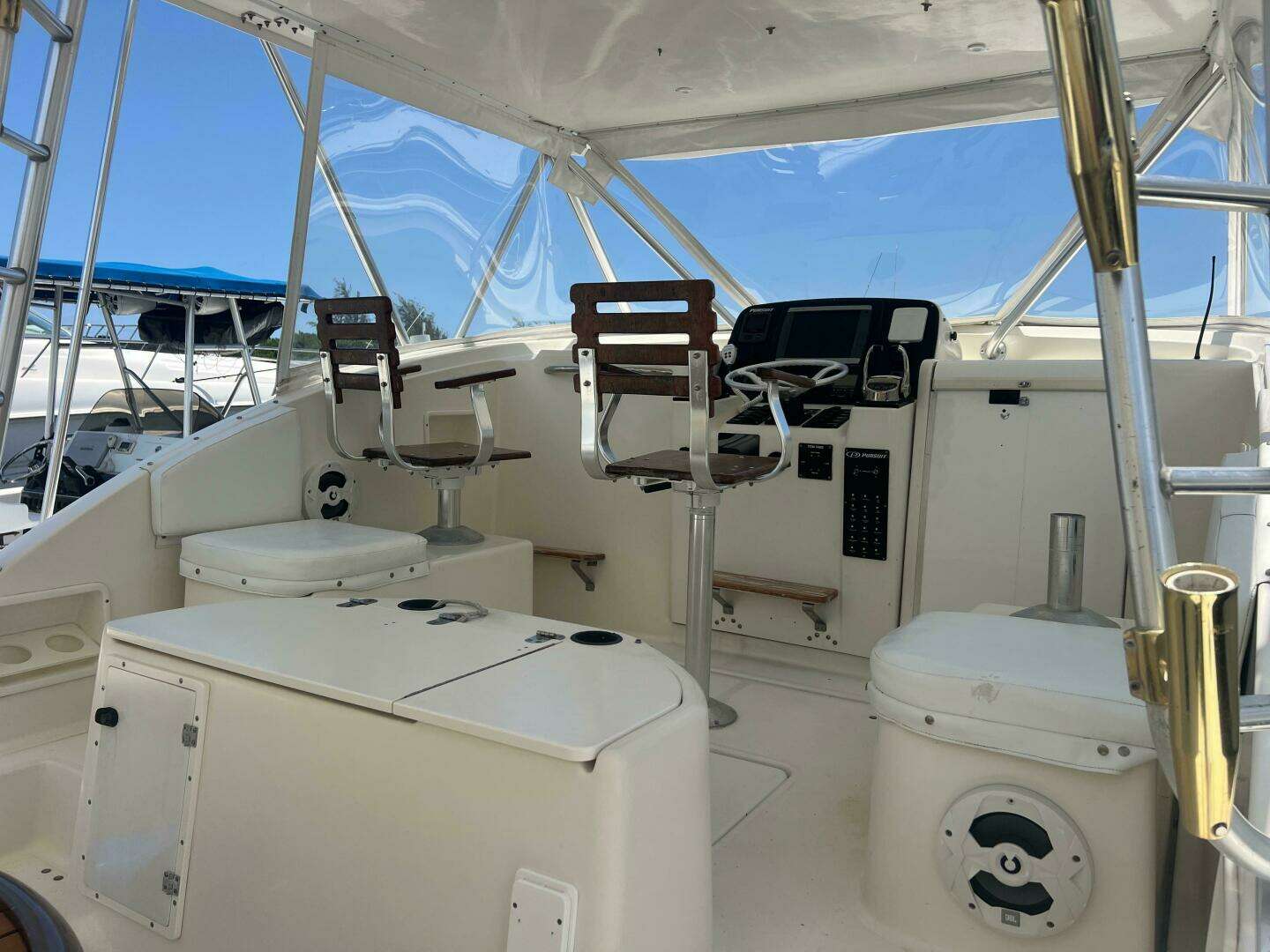 1997 Pursuit 3000 Offshore Express - Image 10