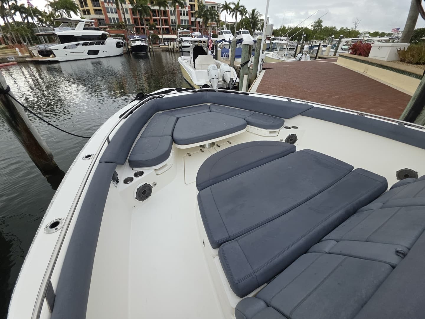 2021 Boston Whaler 420 Outrage - Image 43