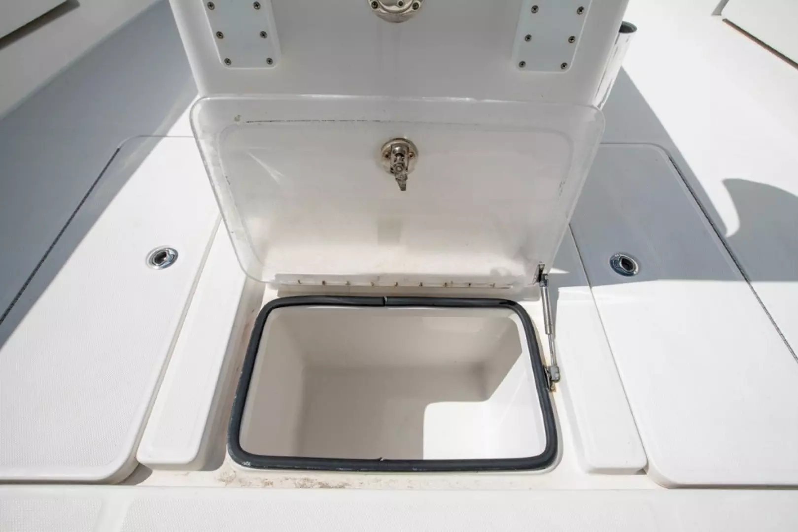 2011 Invincible 42CC - Image 32