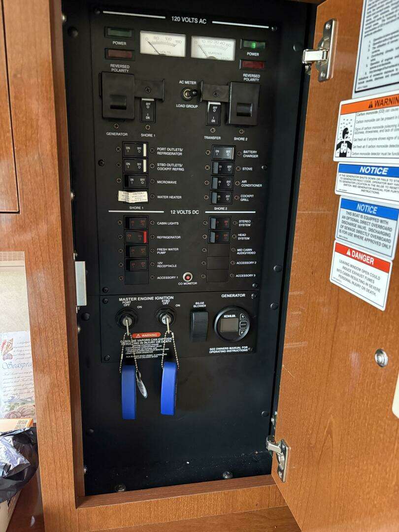 2012 Sea Ray 310 Sundancer - Image 34