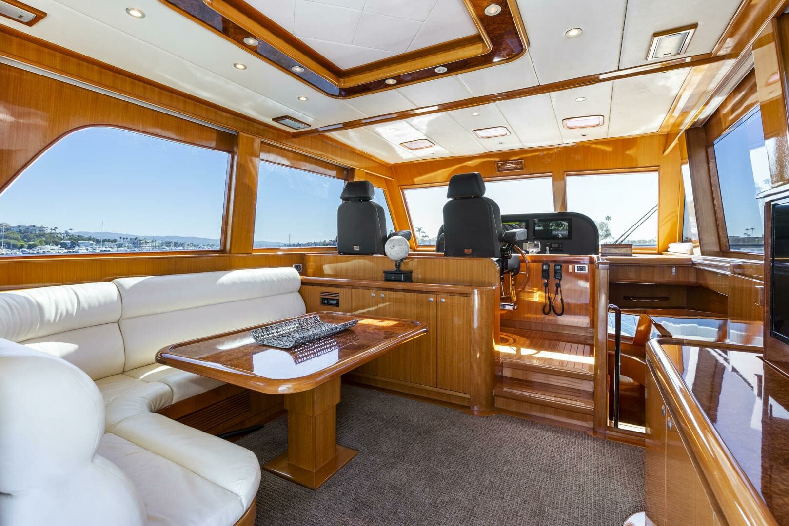 2007 Hampton Cockpit Motoryacht - Image 4