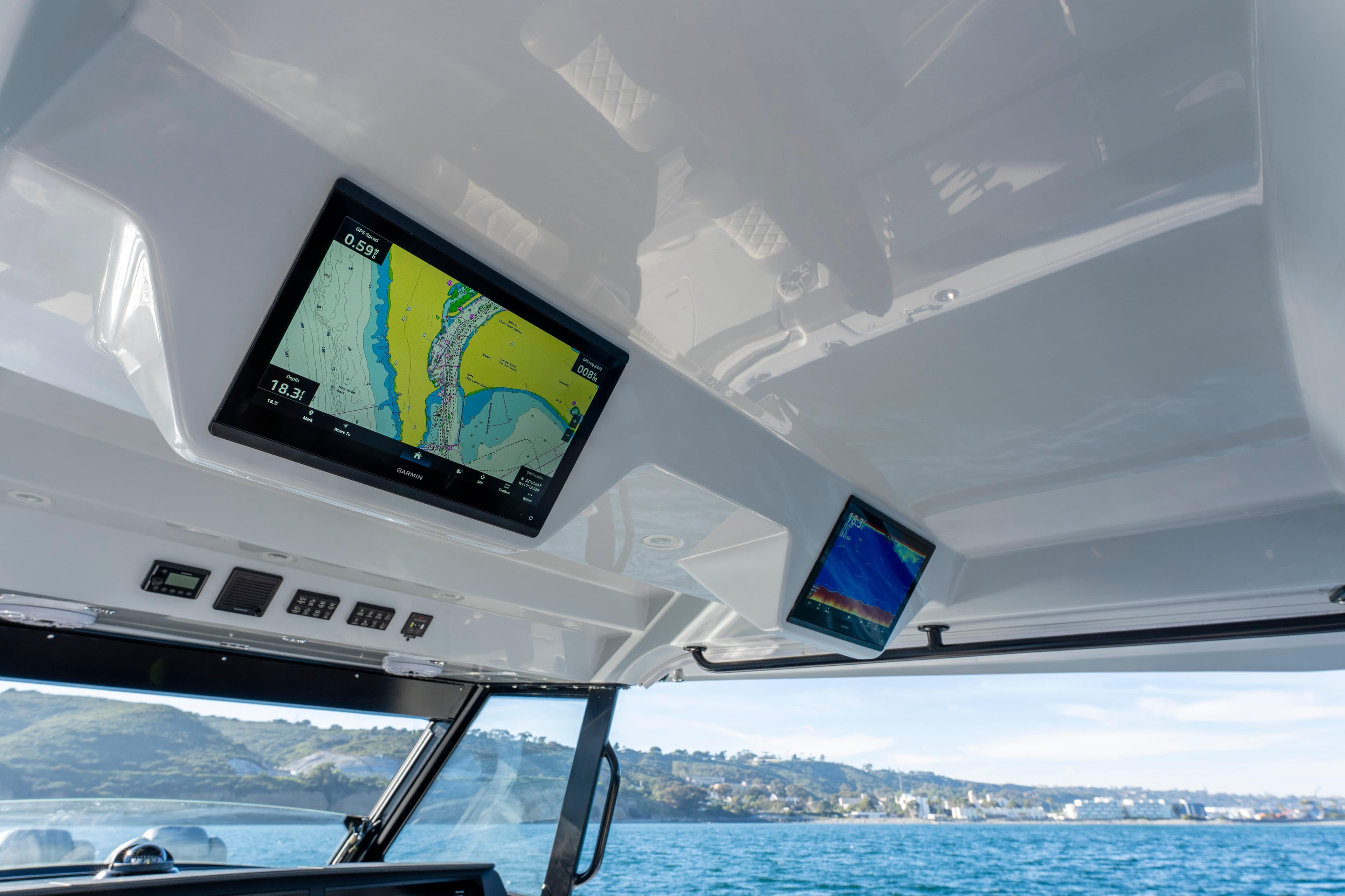 Navigation systems in Everglades 455 Center Console boat, year 2026.