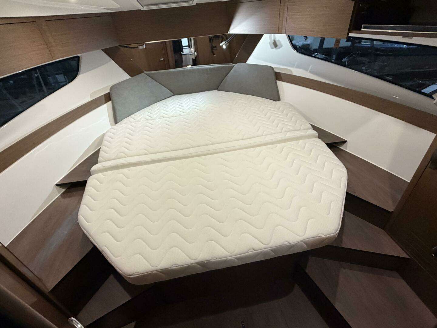 2026 Beneteau Antares 11 - Image 19