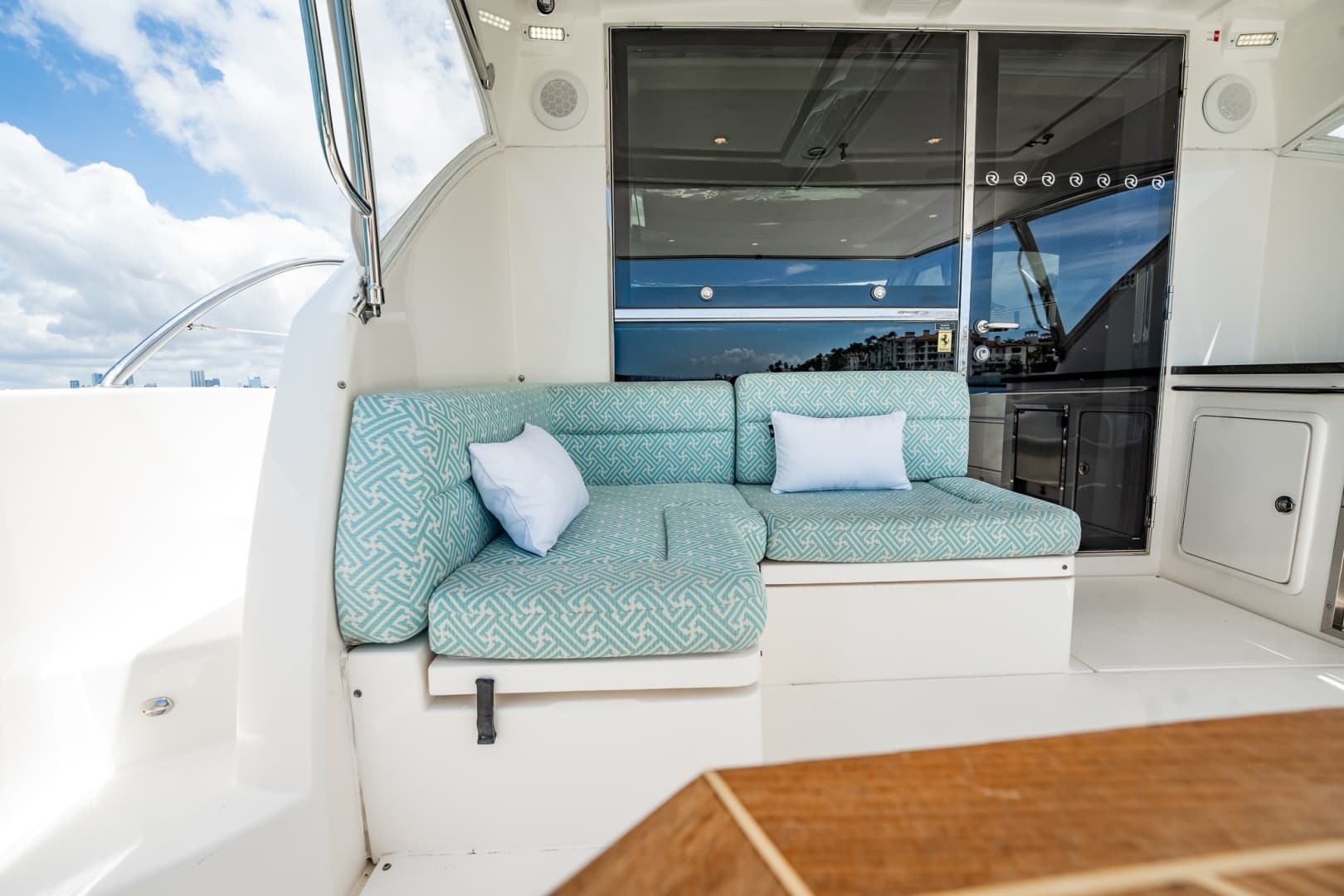 2016 Riviera 5000 Sport Yacht - Image 31