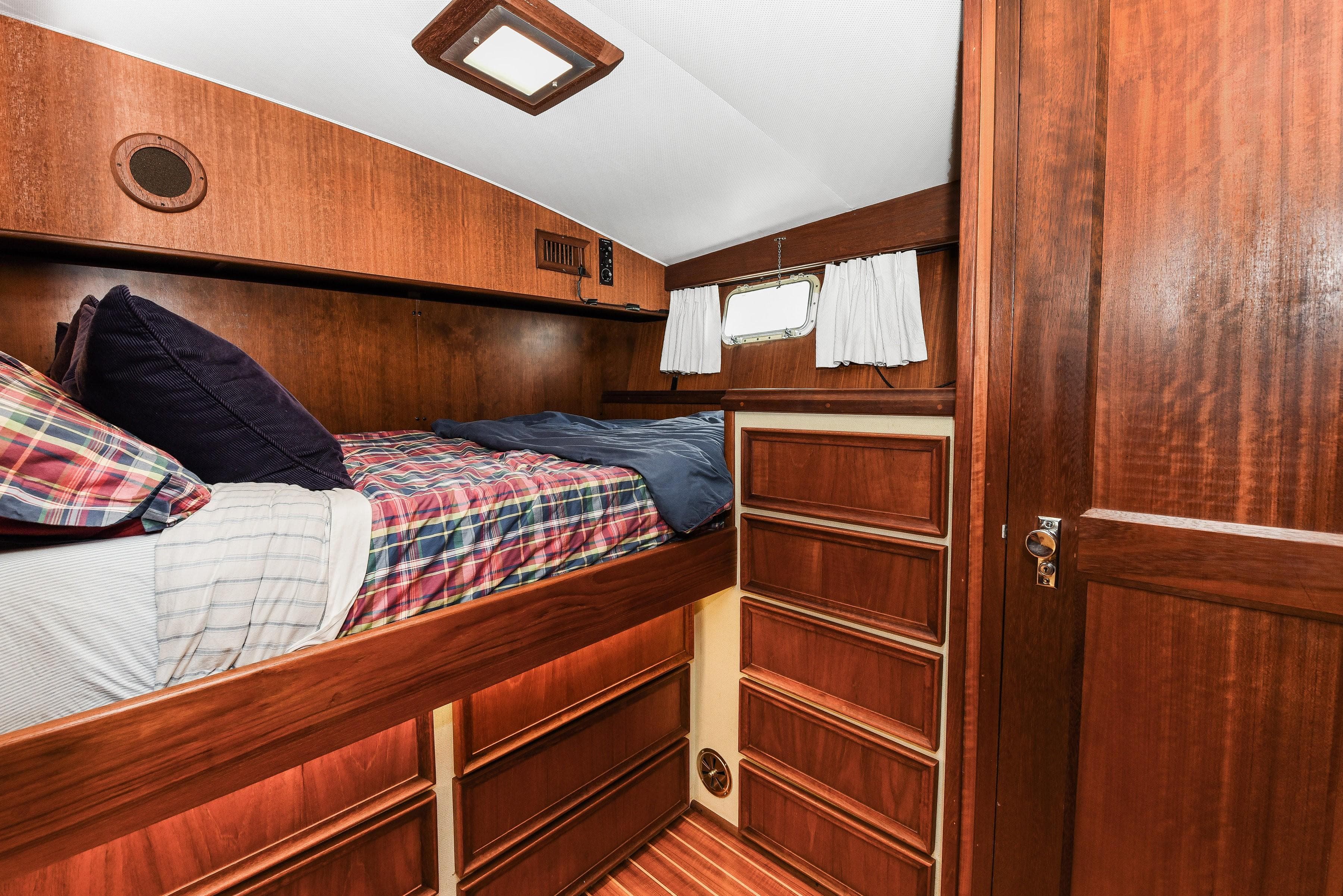 Master Stateroom w/ Pullman Double