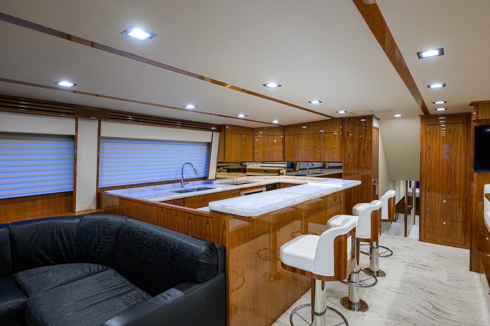 2023 Viking 80 Skybridge - Image 6