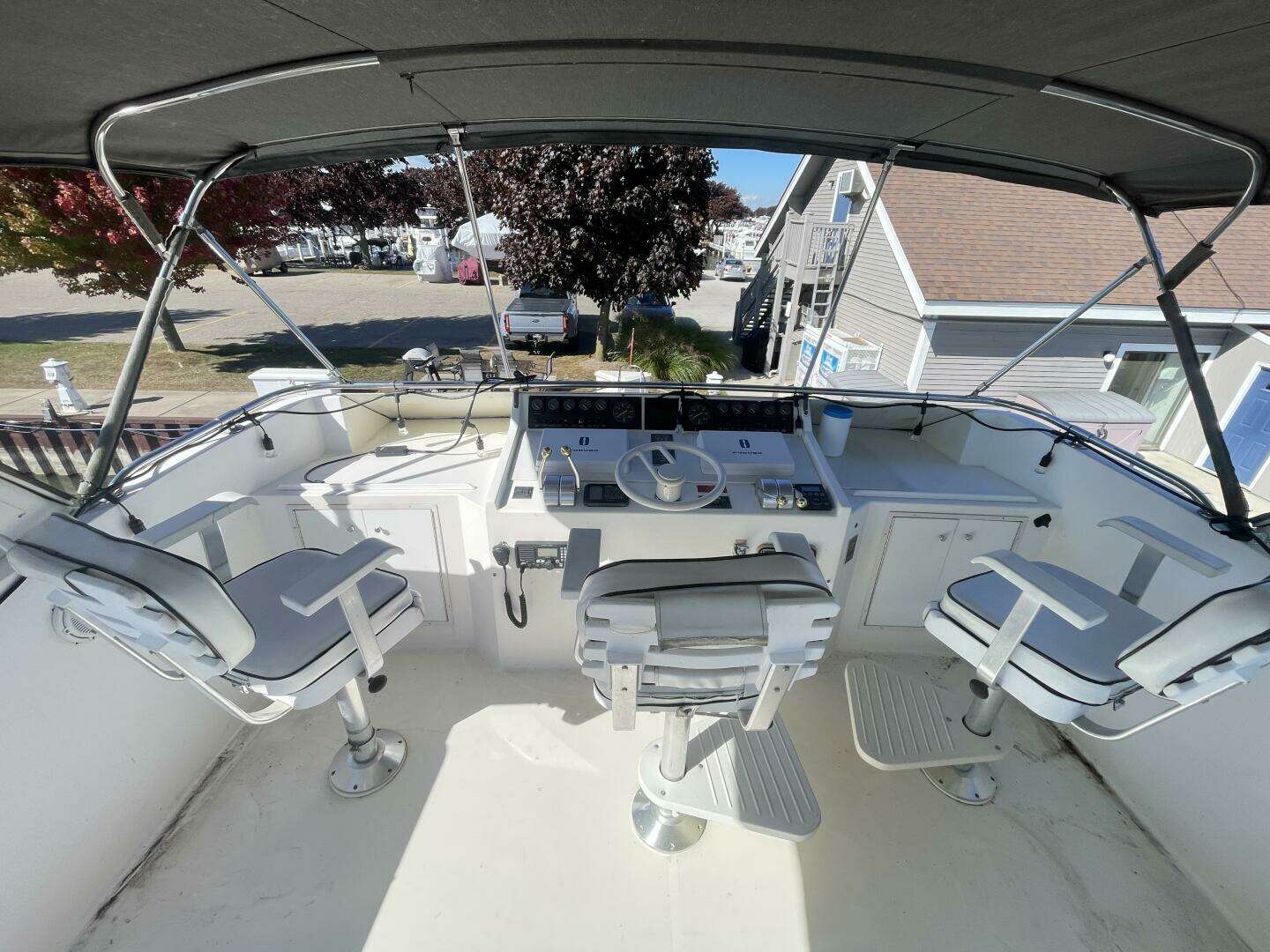 1993 Viking 50 Motor Yacht - Image 32
