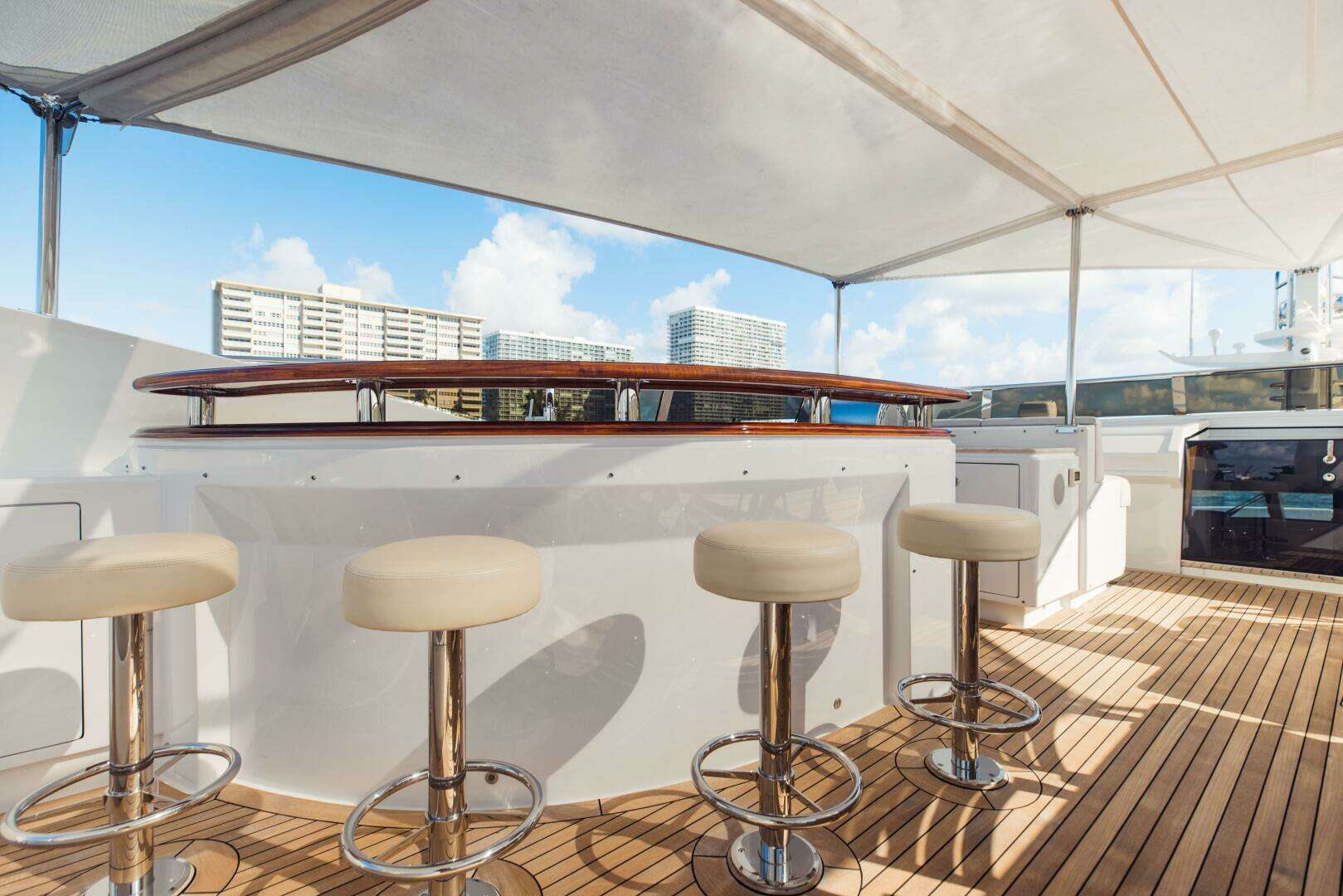 2006 Palmer Johnson Motor Yacht - Image 11