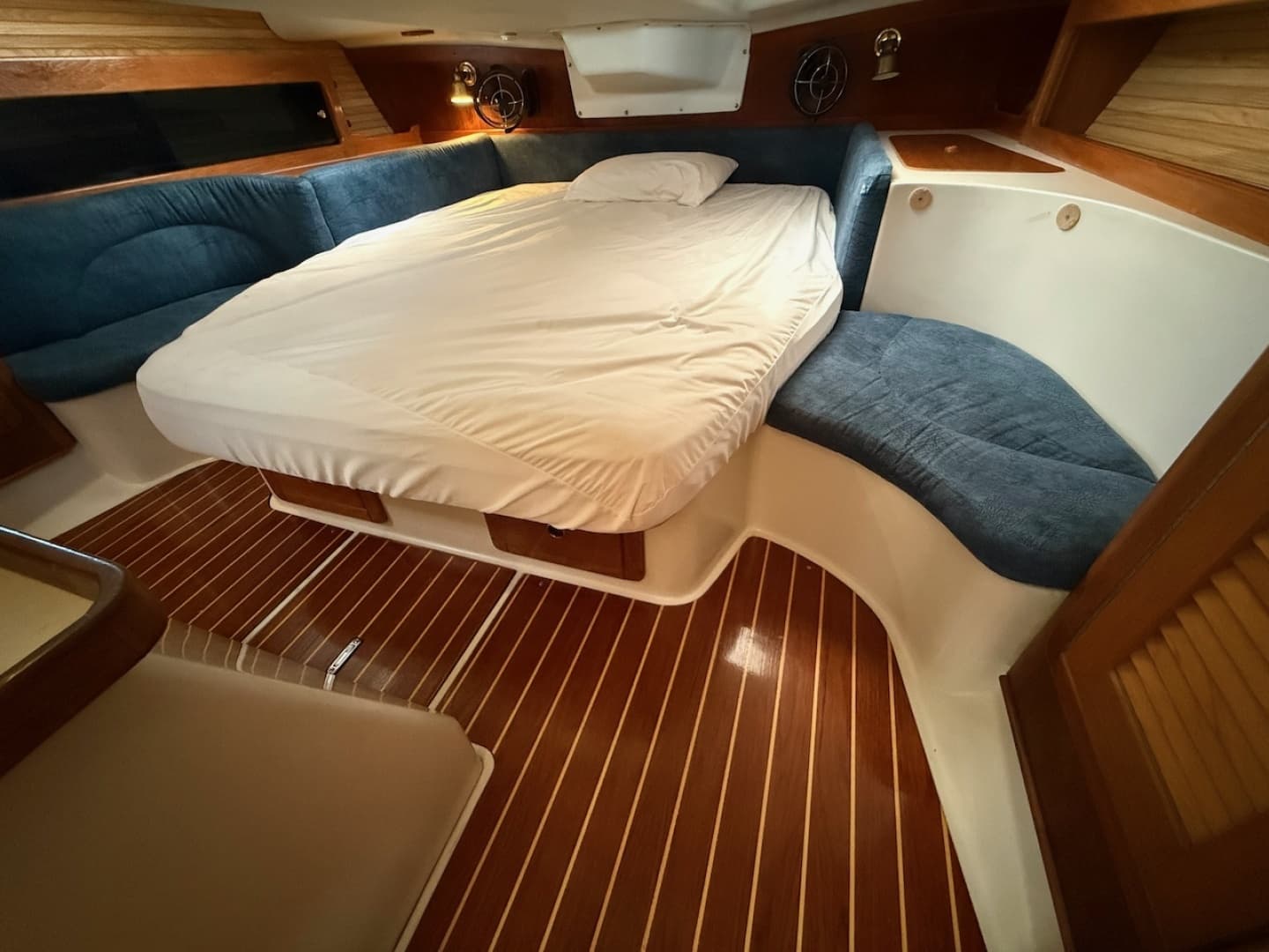 1998 Catalina 380 - Image 37