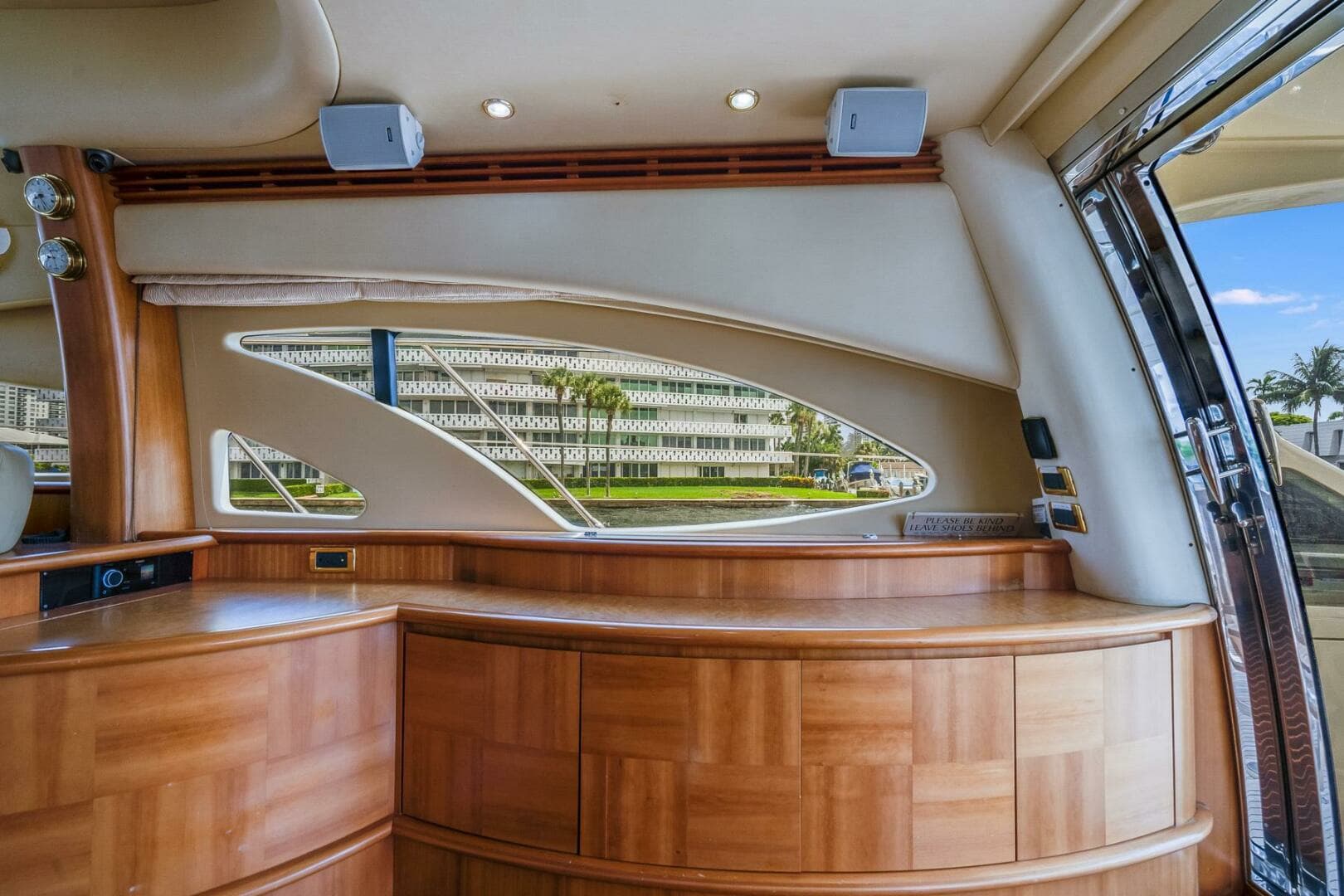 2009 Azimut 62E - Image 23
