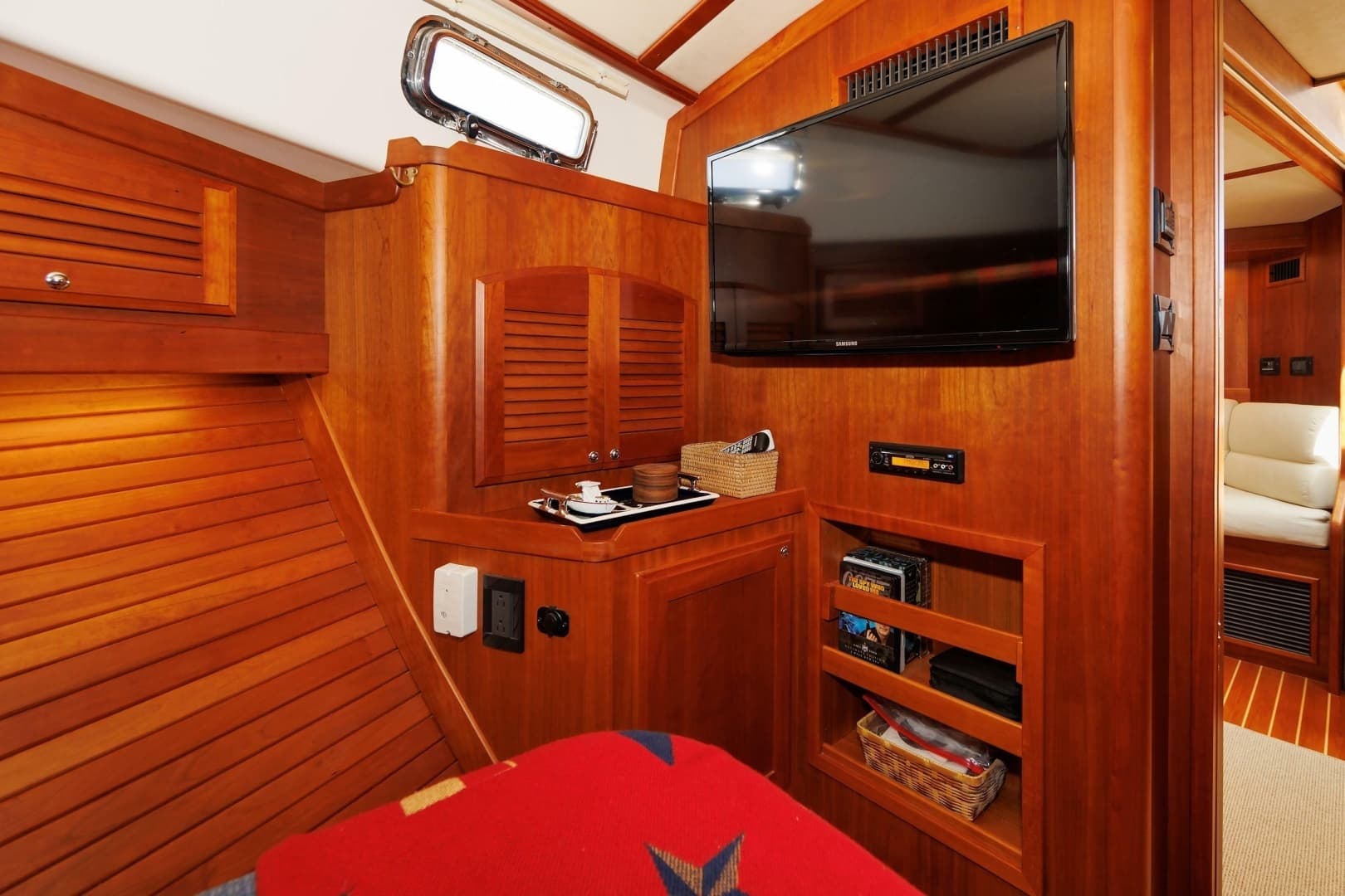 2016 Sabre 42 Fly Bridge Sedan - Image 18