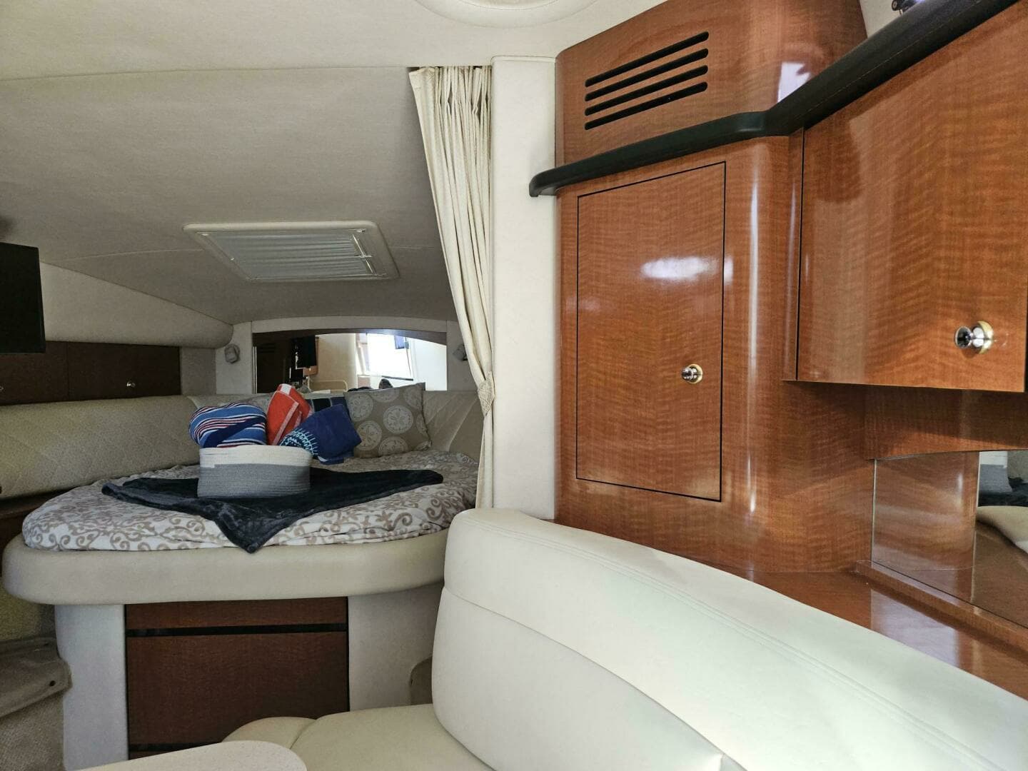 2004 Sea Ray 320 - Image 24