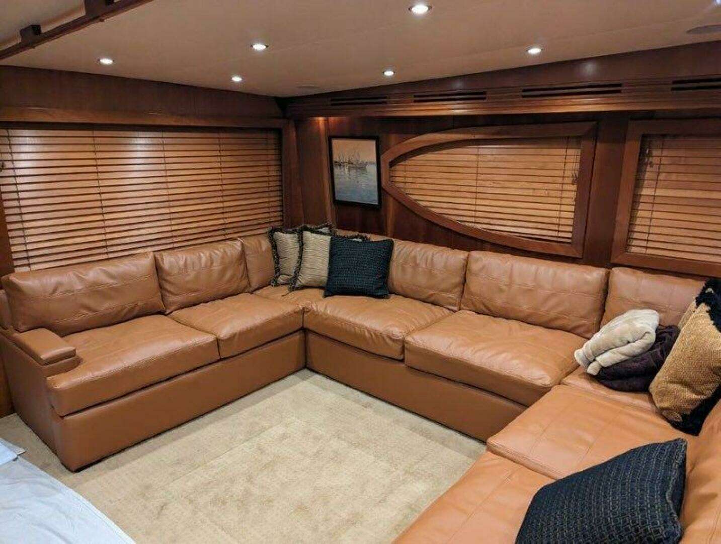 2007 Hatteras 68 Convertible - Image 4