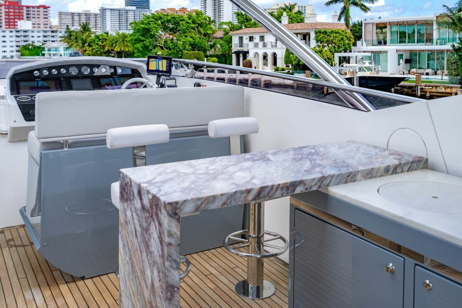 2019 Sunseeker 95 Motor Yacht - Image 28