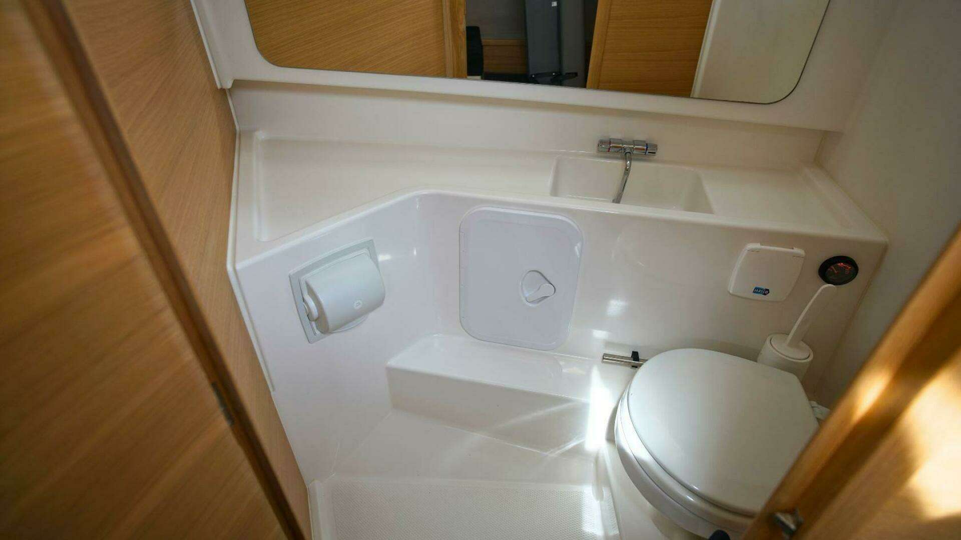 2024 Nimbus Tender 9 - Image 17