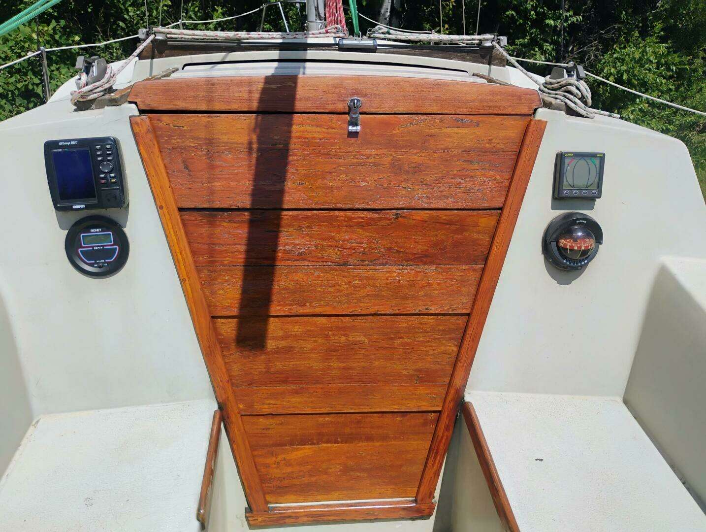 1977 Islander 28 - Image 9