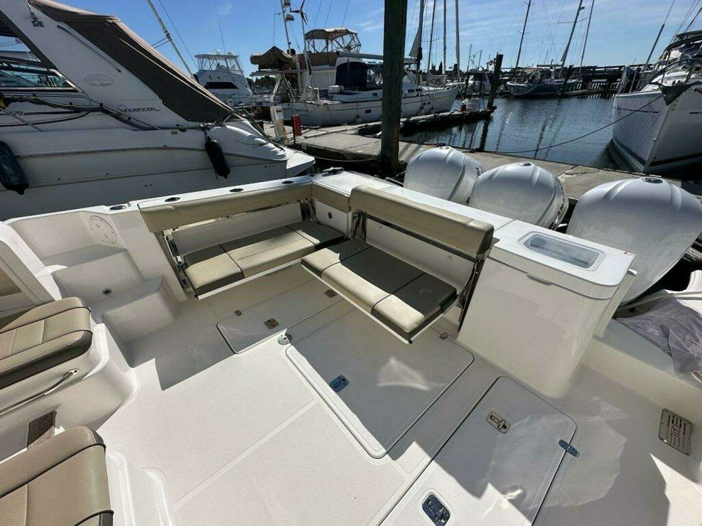 2020 Pursuit 355 OS - Image 36