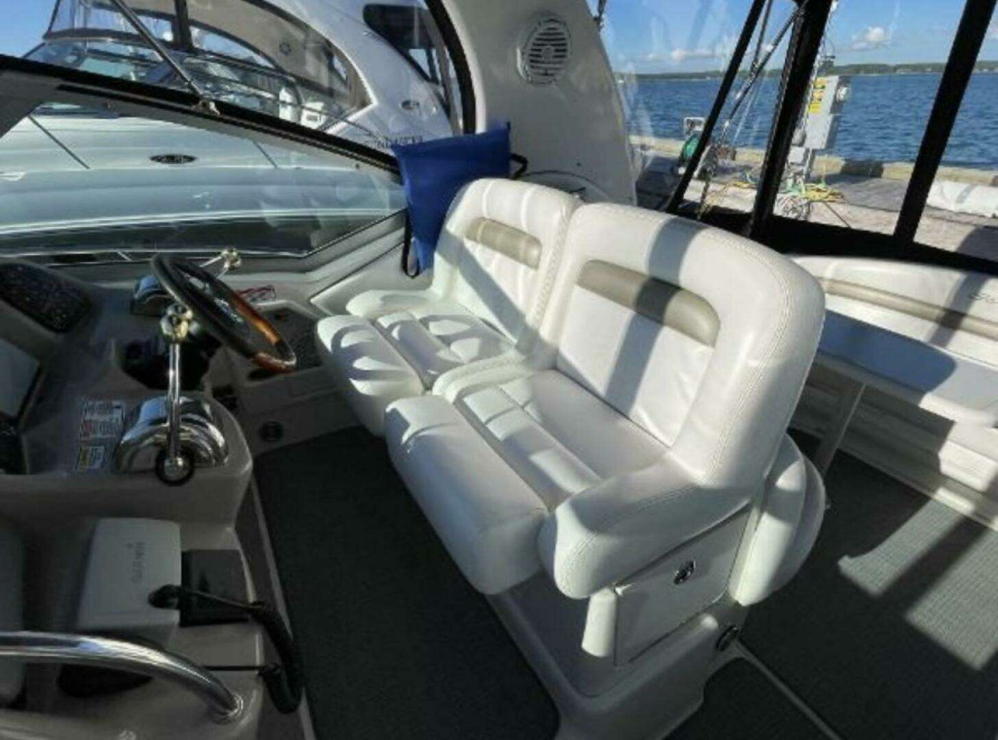 2006 Sea Ray 320 Sundancer - Image 17