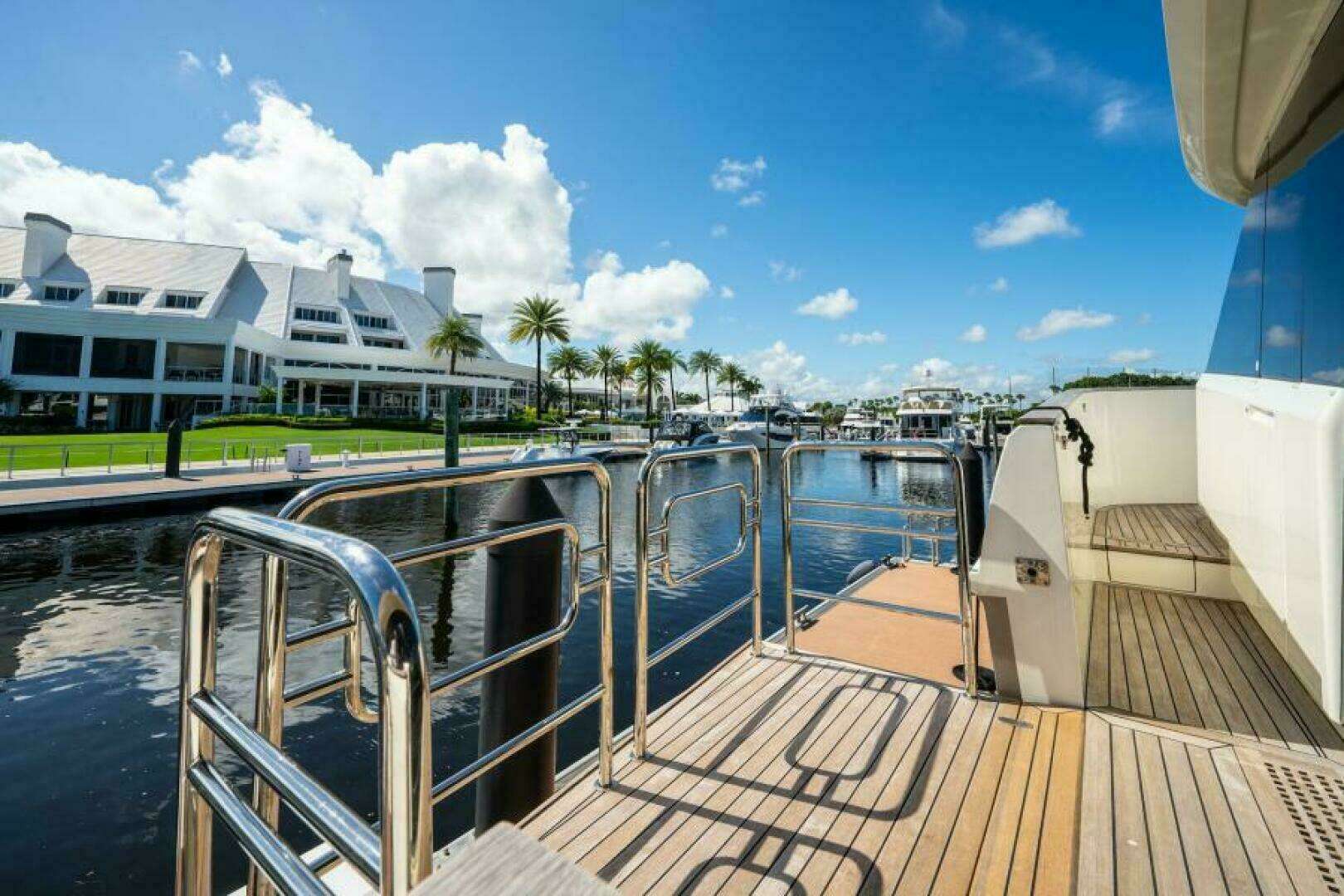 2015 Monte Carlo Yachts MCY86 - Image 25