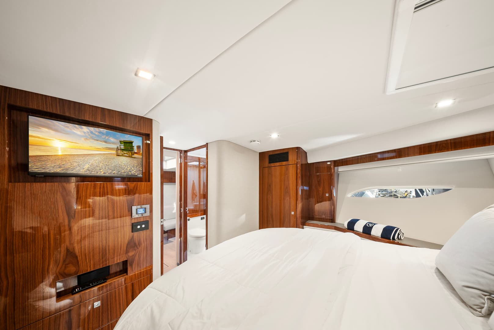 2024 Riviera 6000 SPORT YACHT - Image 72