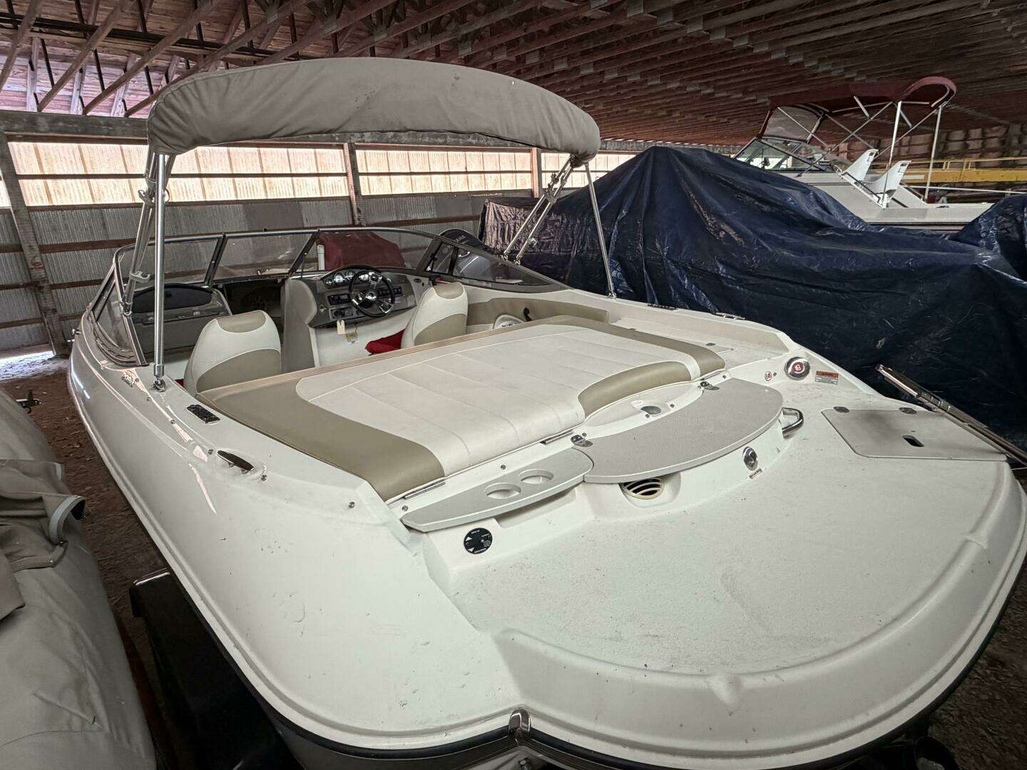 2019 Stingray 208 LS - Image 18