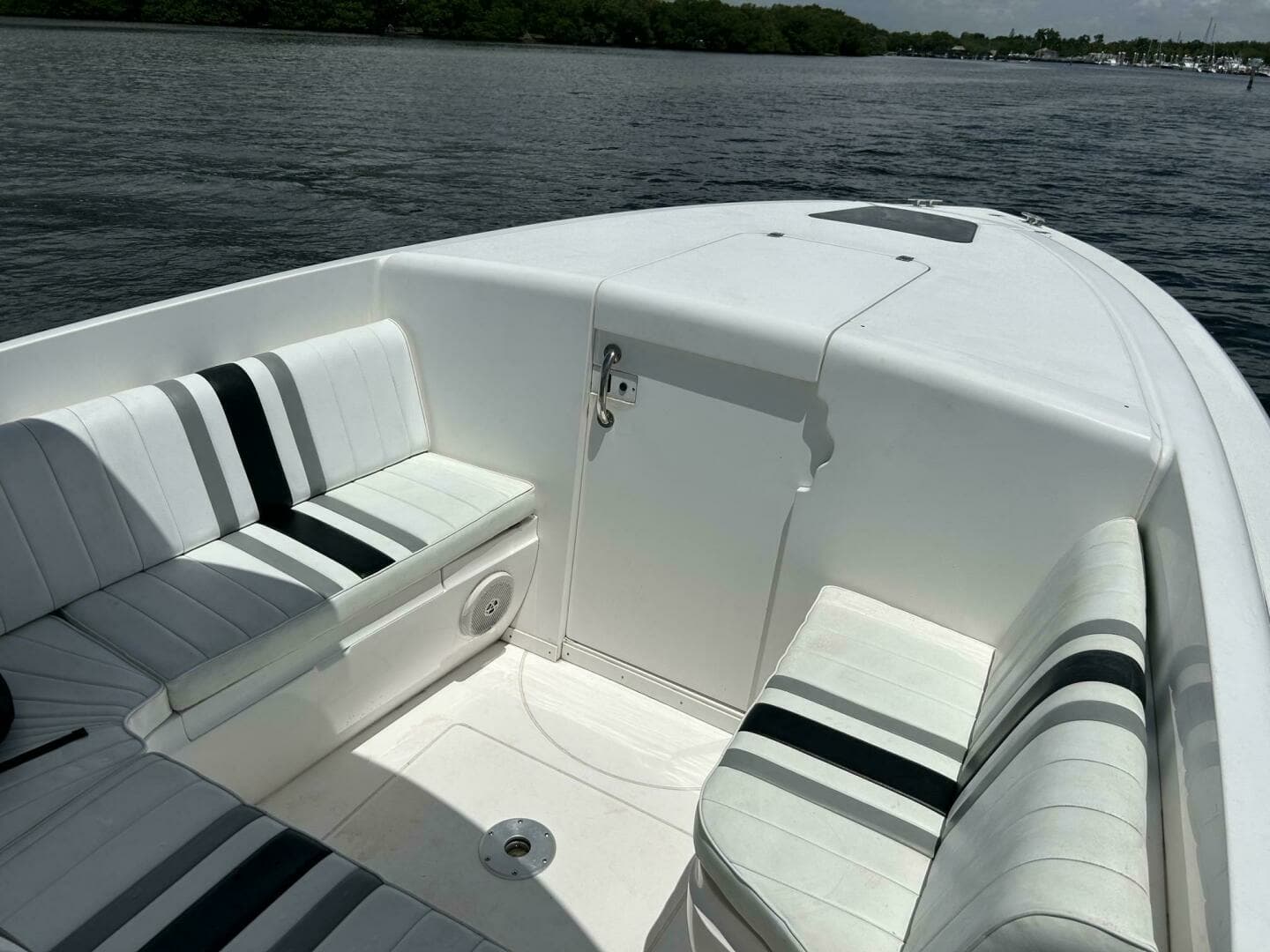 2011 Intrepid 323 Cuddy - Image 10