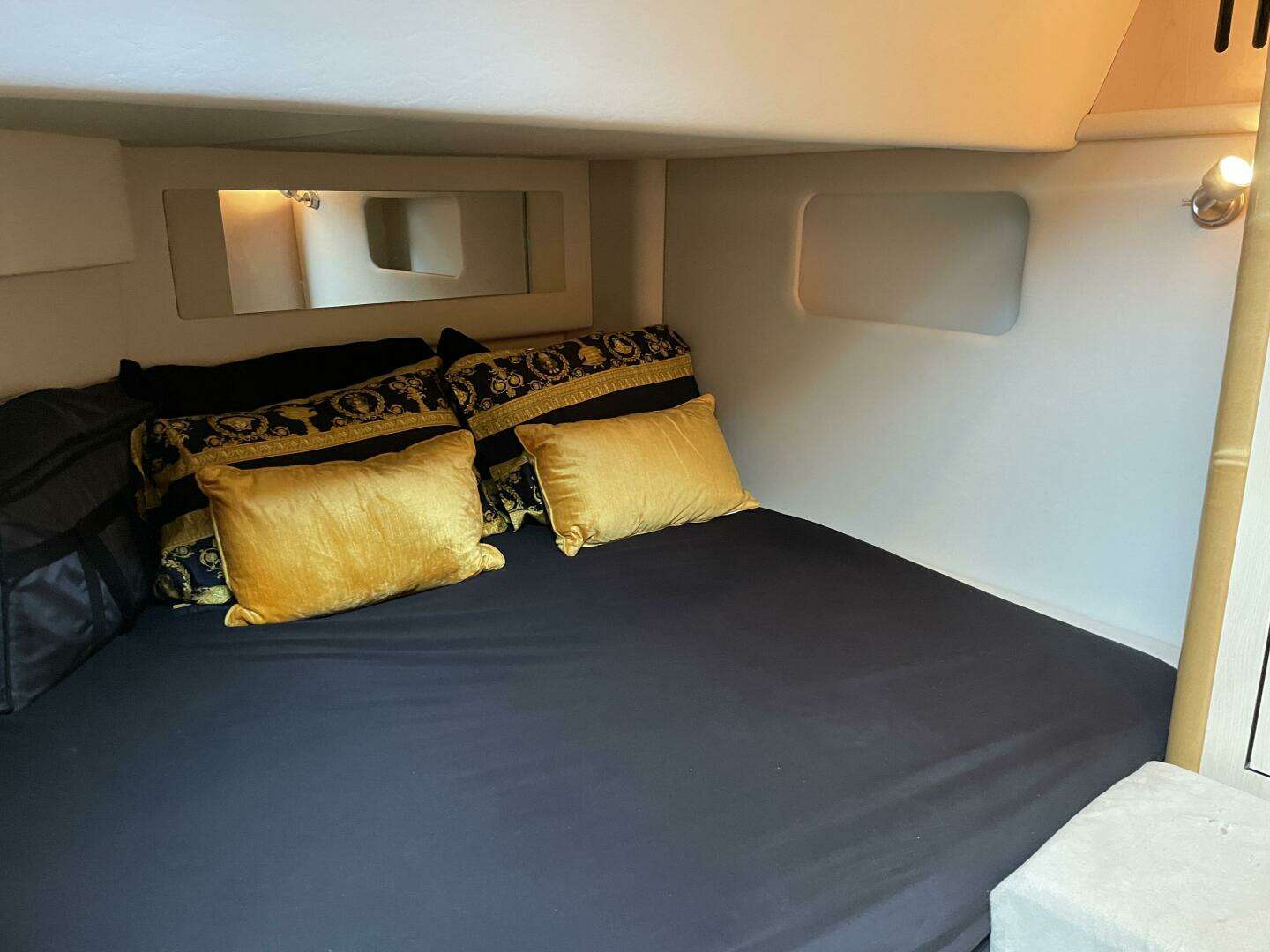 2004 Sea Ray 42 Sedan Bridge - Image 18